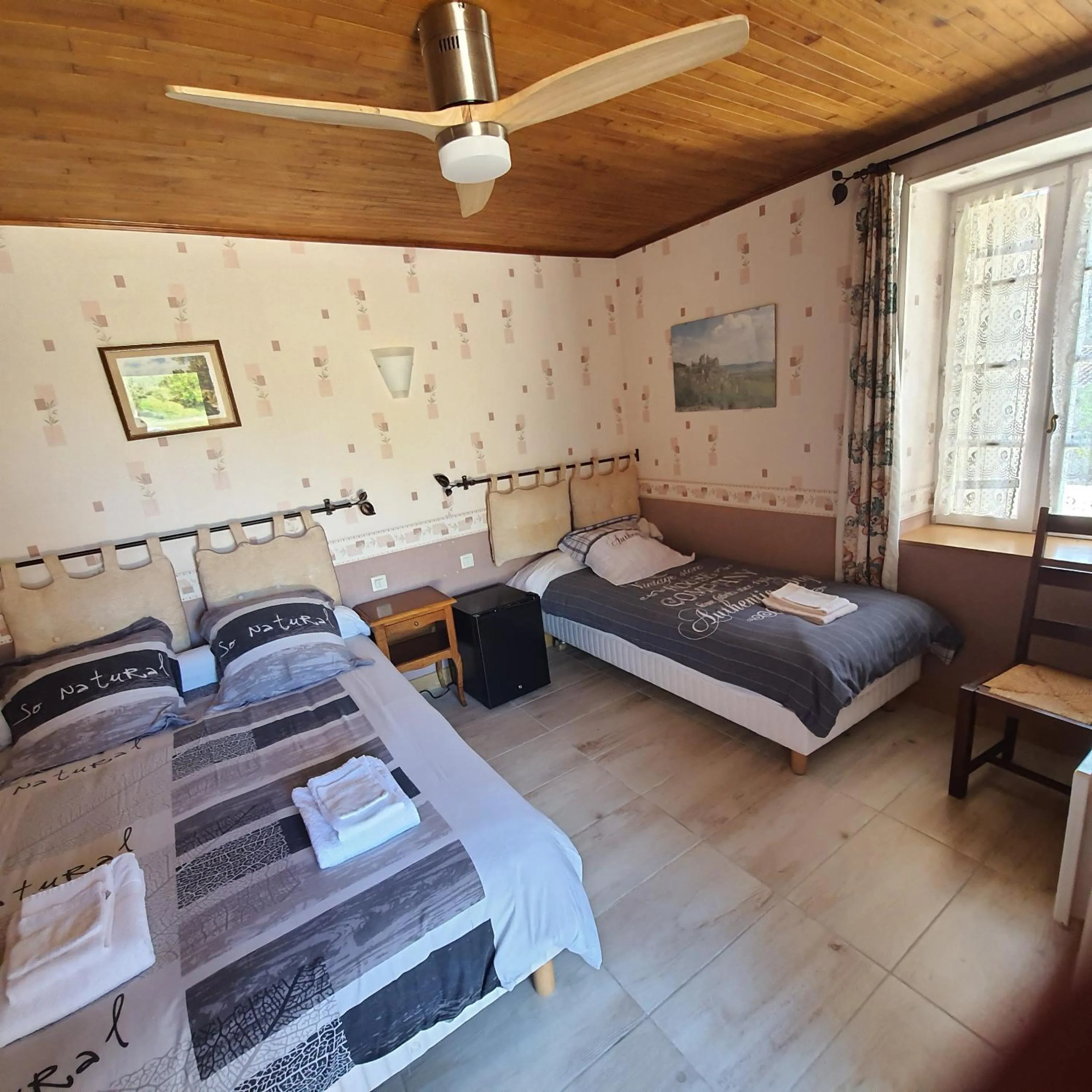 Bed in Chambres et table d'hôtes - Domaine de Bardenat