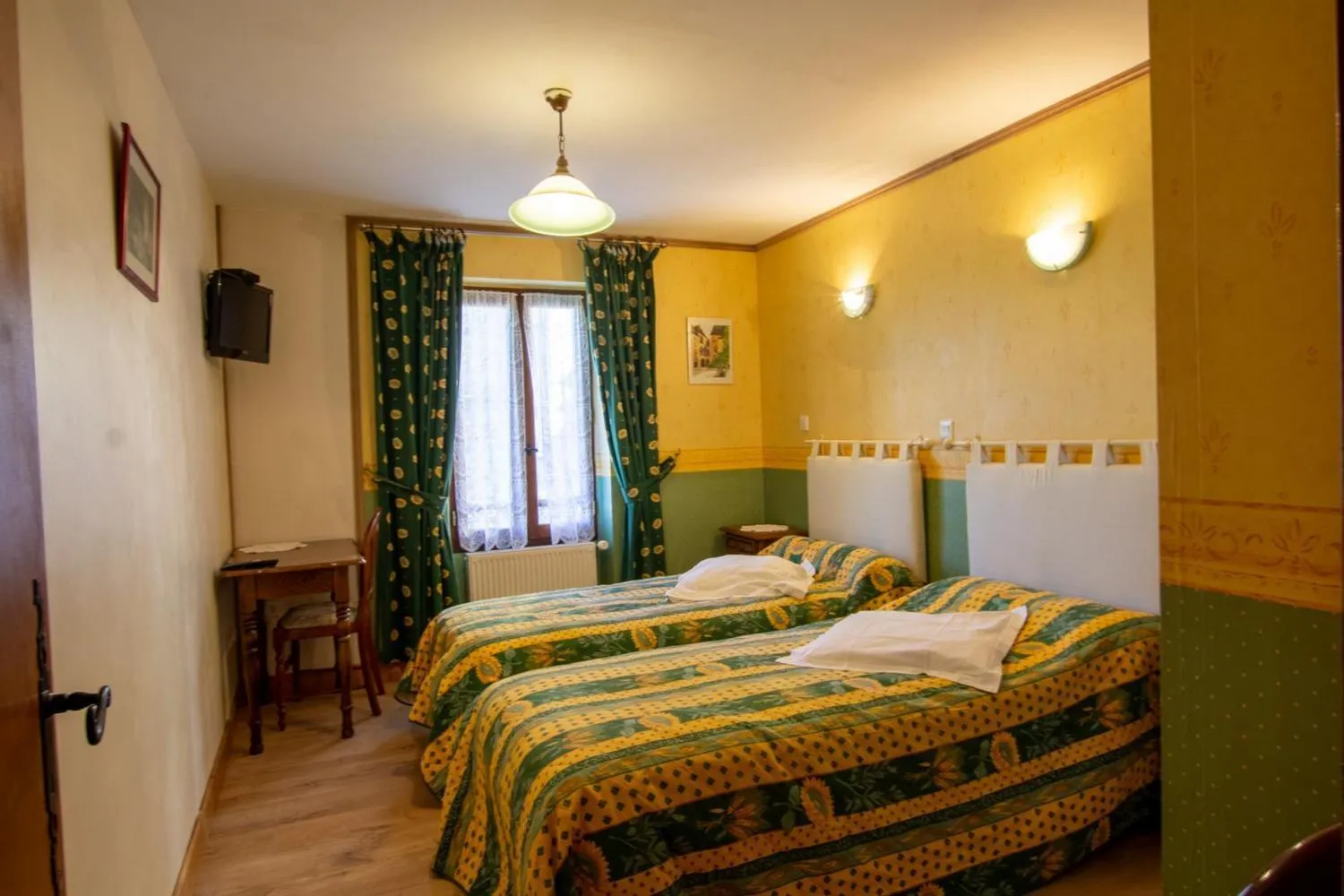 Bed in Chambres et table d'hôtes - Domaine de Bardenat