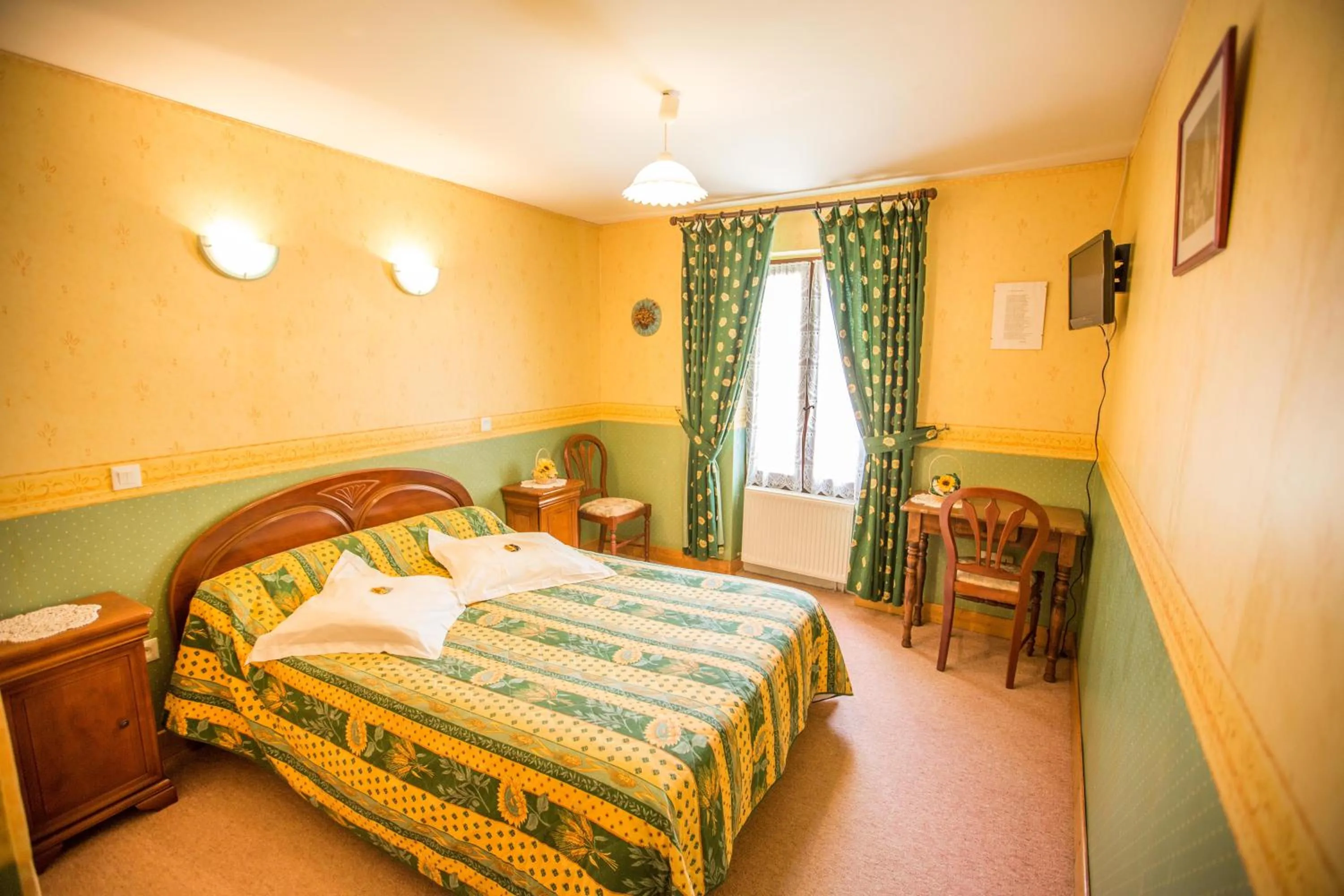 Bed in Chambres et table d'hôtes - Domaine de Bardenat