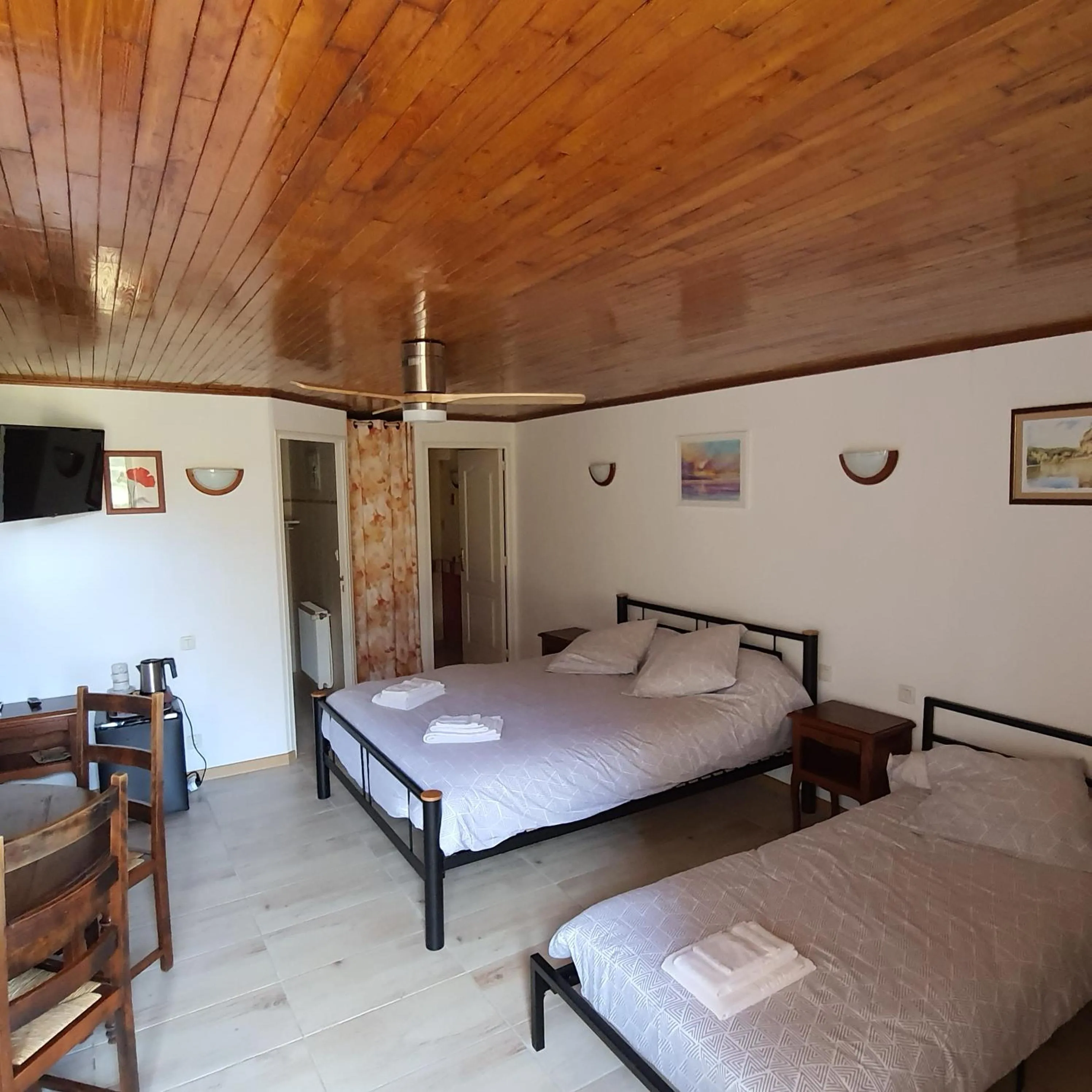 Bed in Chambres et table d'hôtes - Domaine de Bardenat