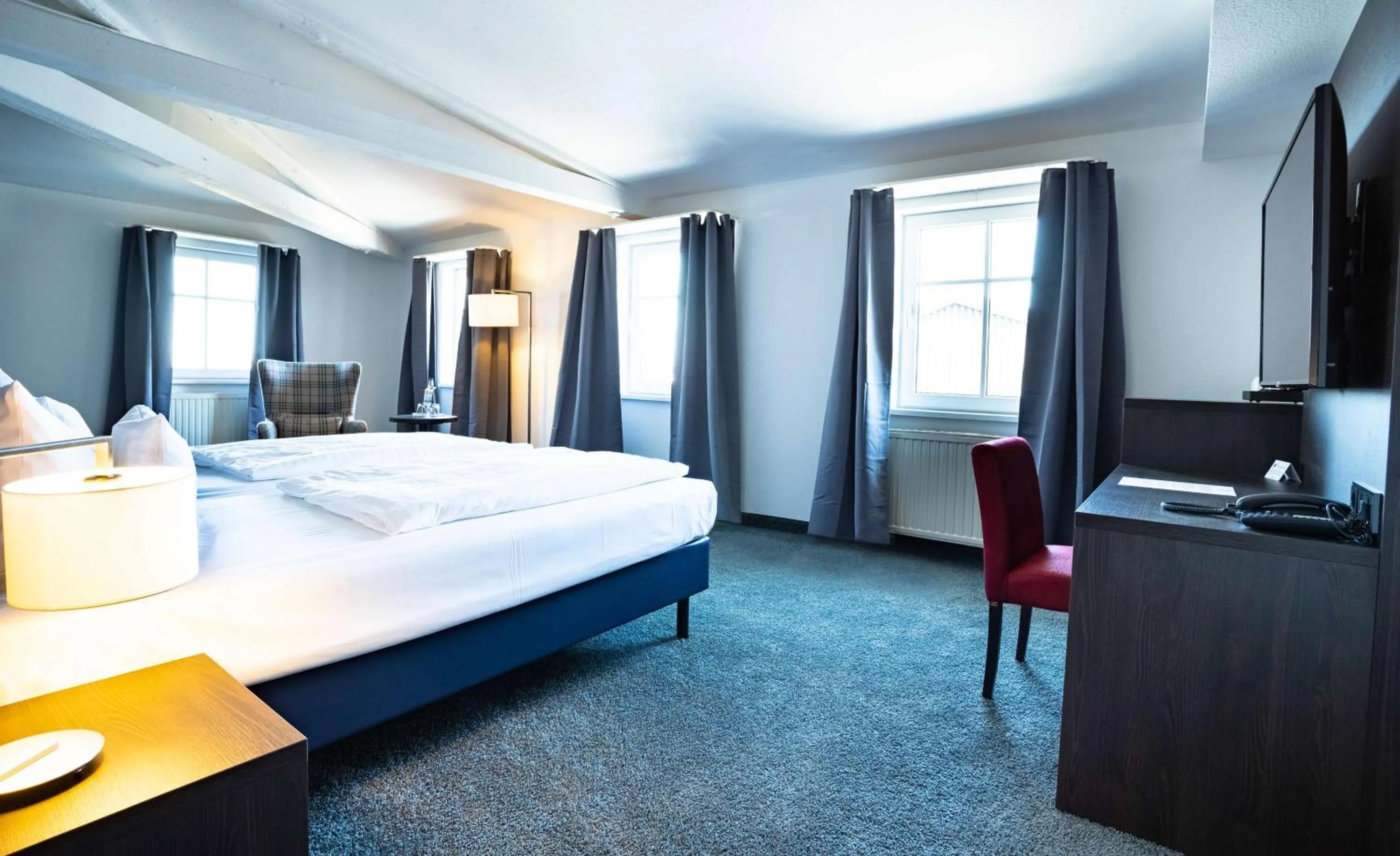 Photo of the whole room, Bed in B&K Hotels