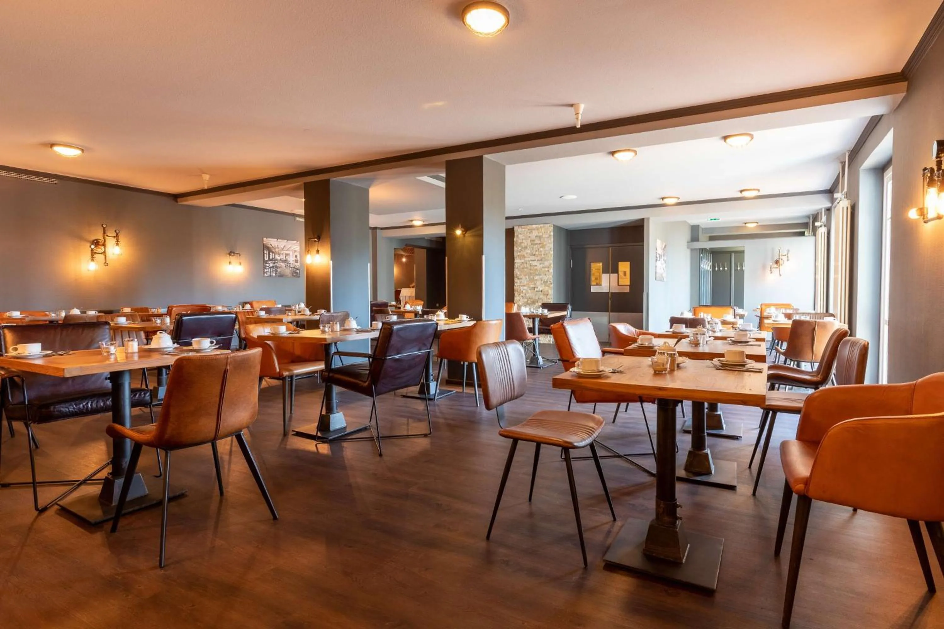 Restaurant/places to eat in B&K Hotels