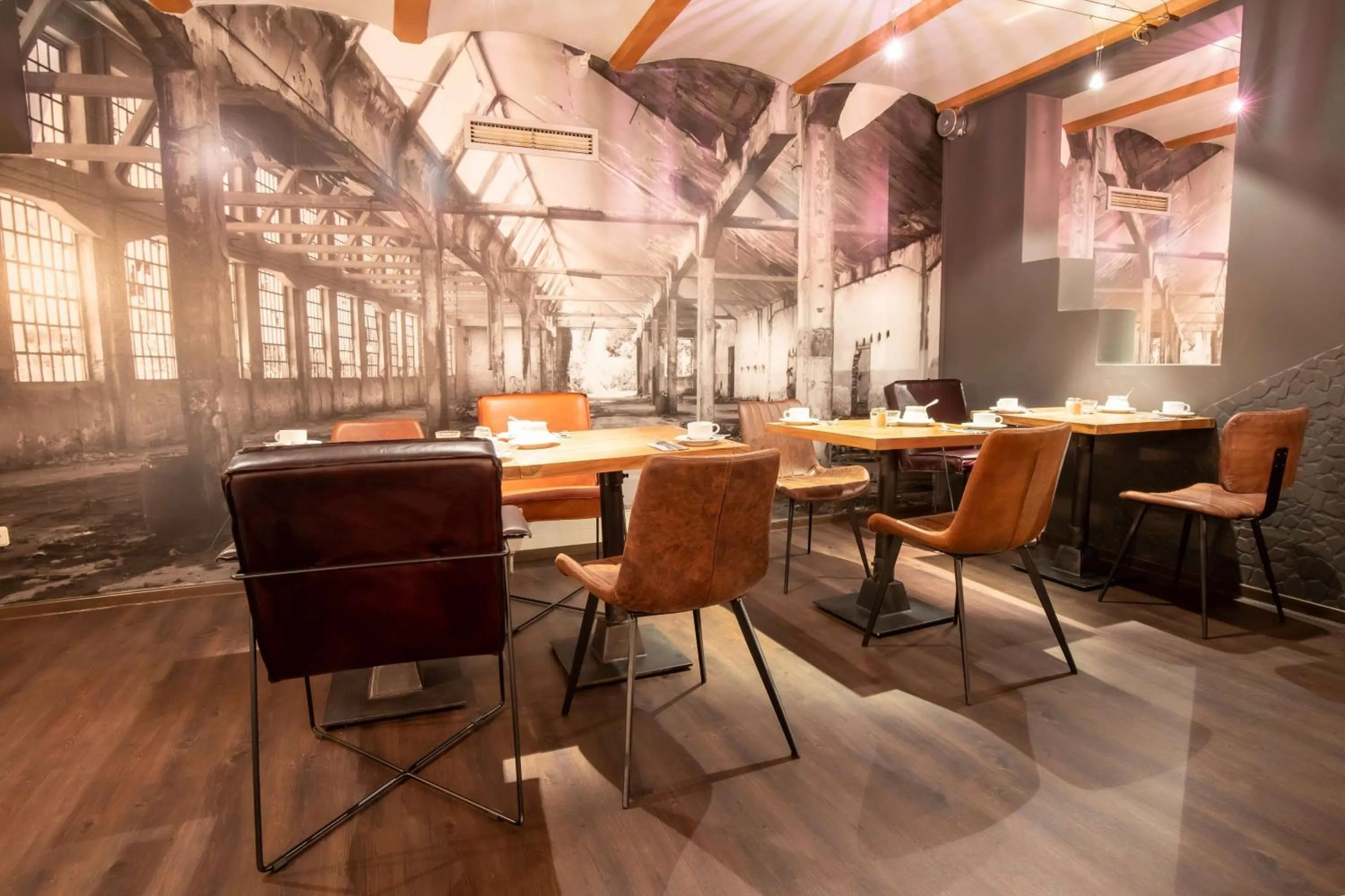 Restaurant/places to eat in B&K Hotels