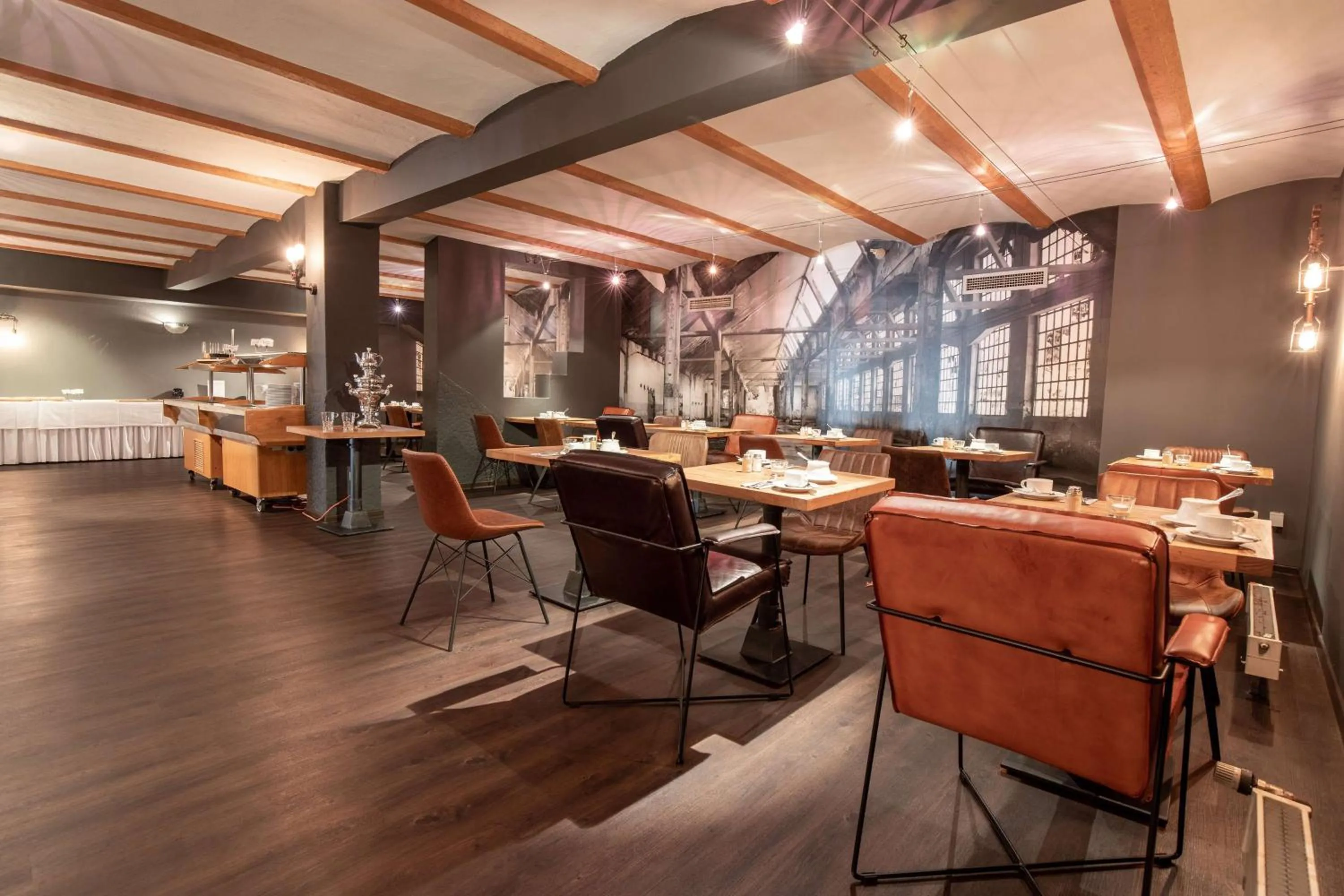 Restaurant/places to eat in B&K Hotels