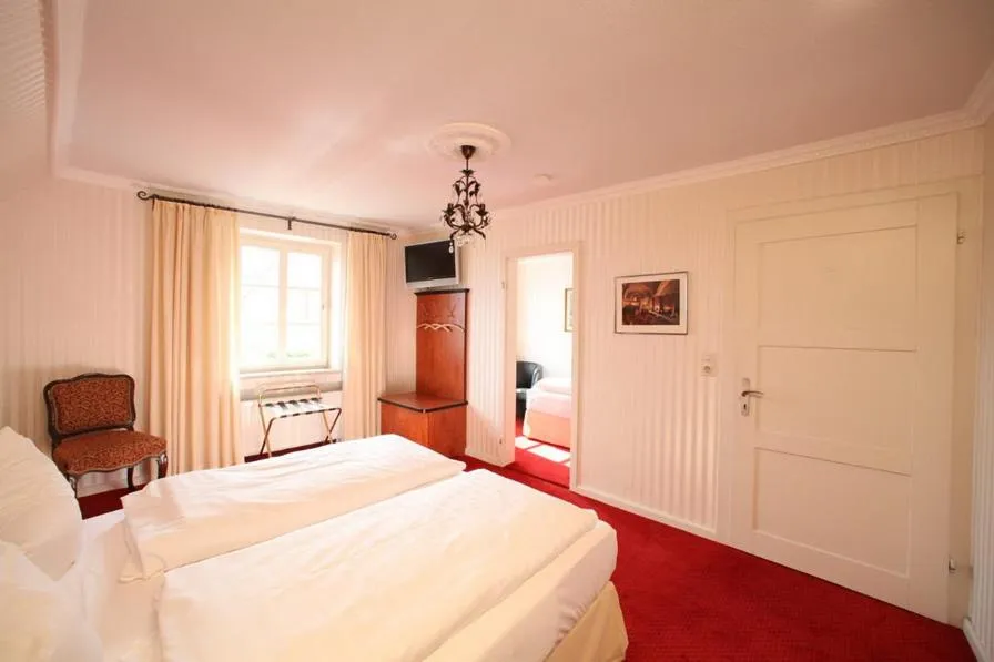 Bed in Gästehaus Plönlein - Hotel Goldener Hirsch Rothenburg