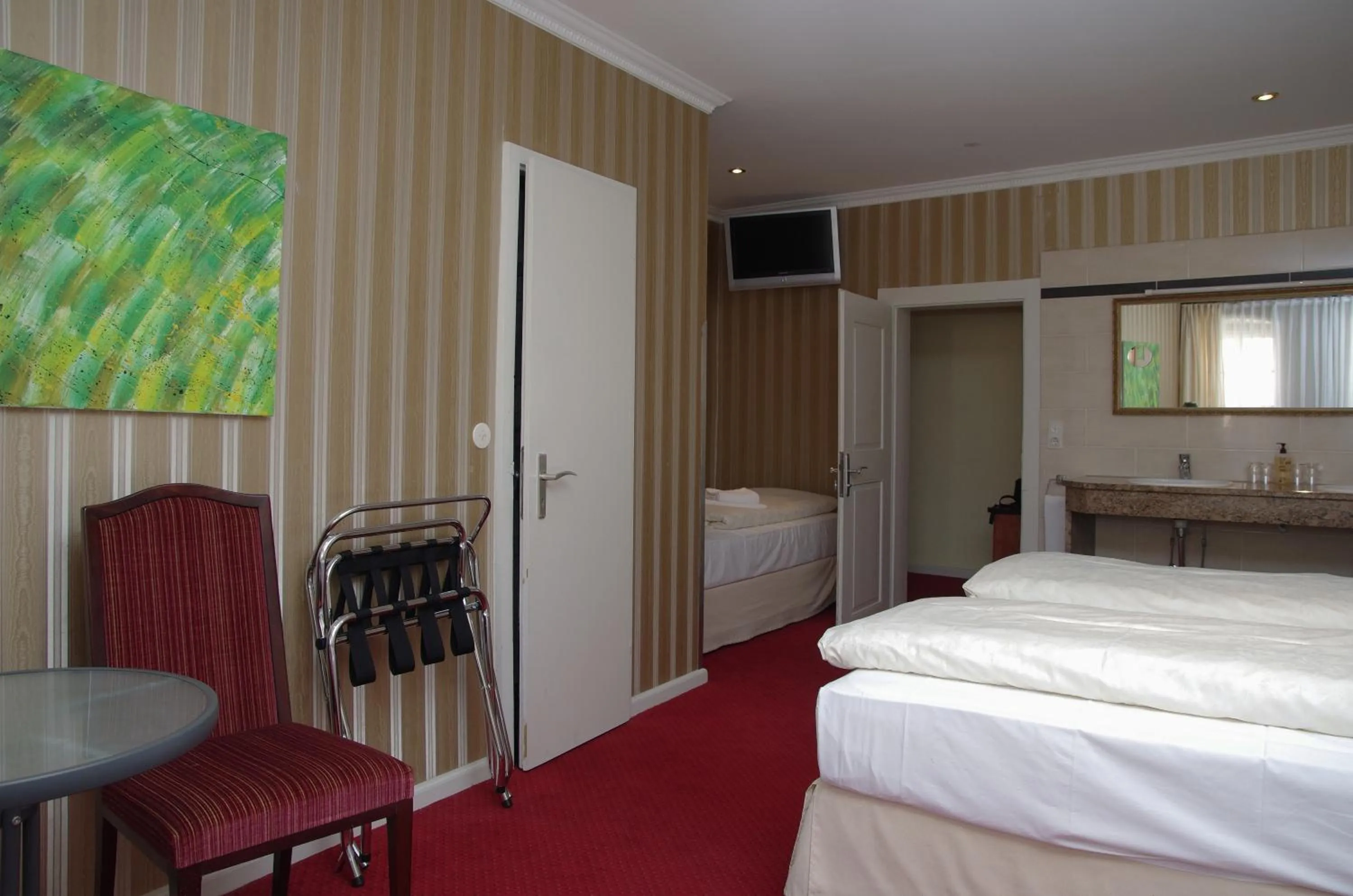 Bed in Gästehaus Plönlein - Hotel Goldener Hirsch Rothenburg