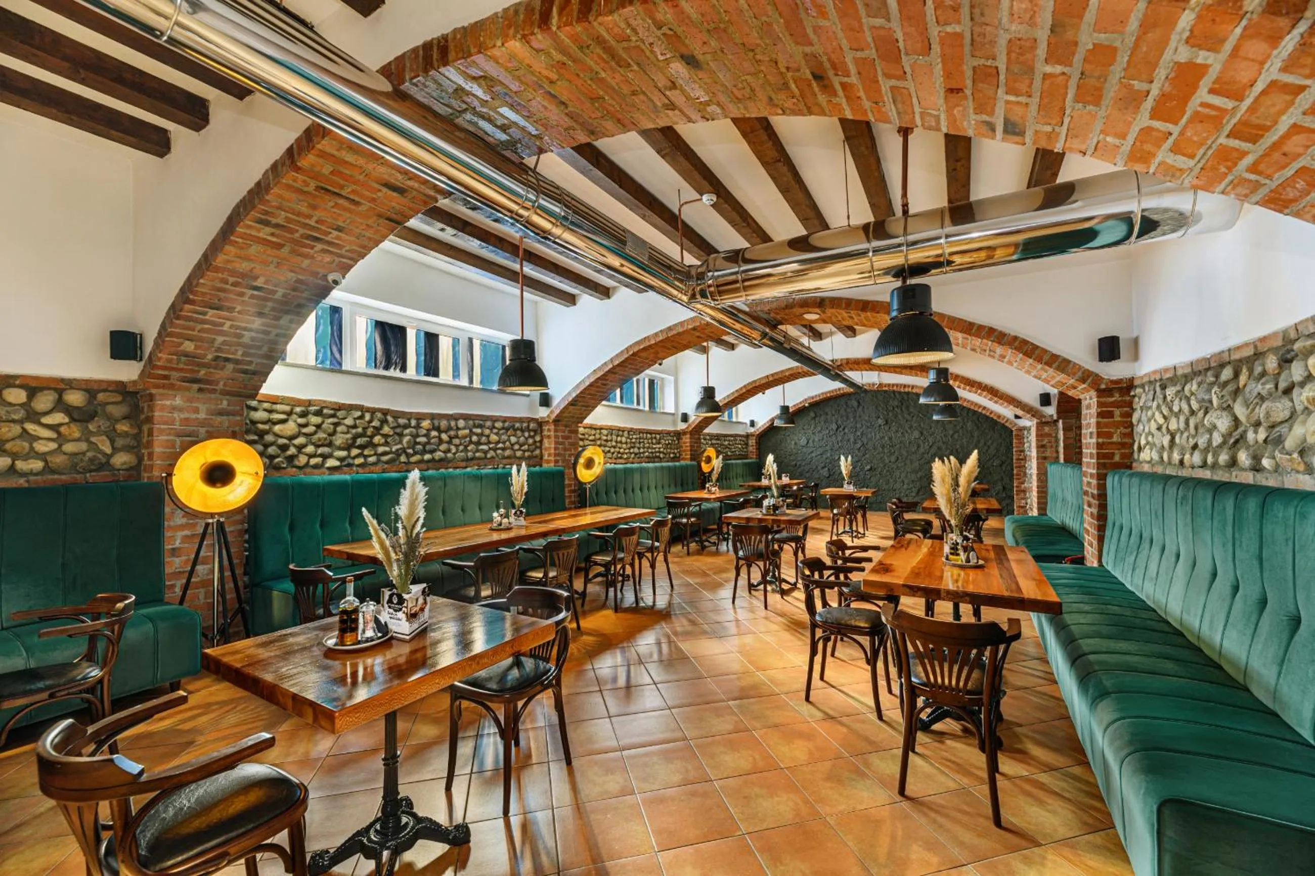 Restaurant/places to eat in Stejarii Resort