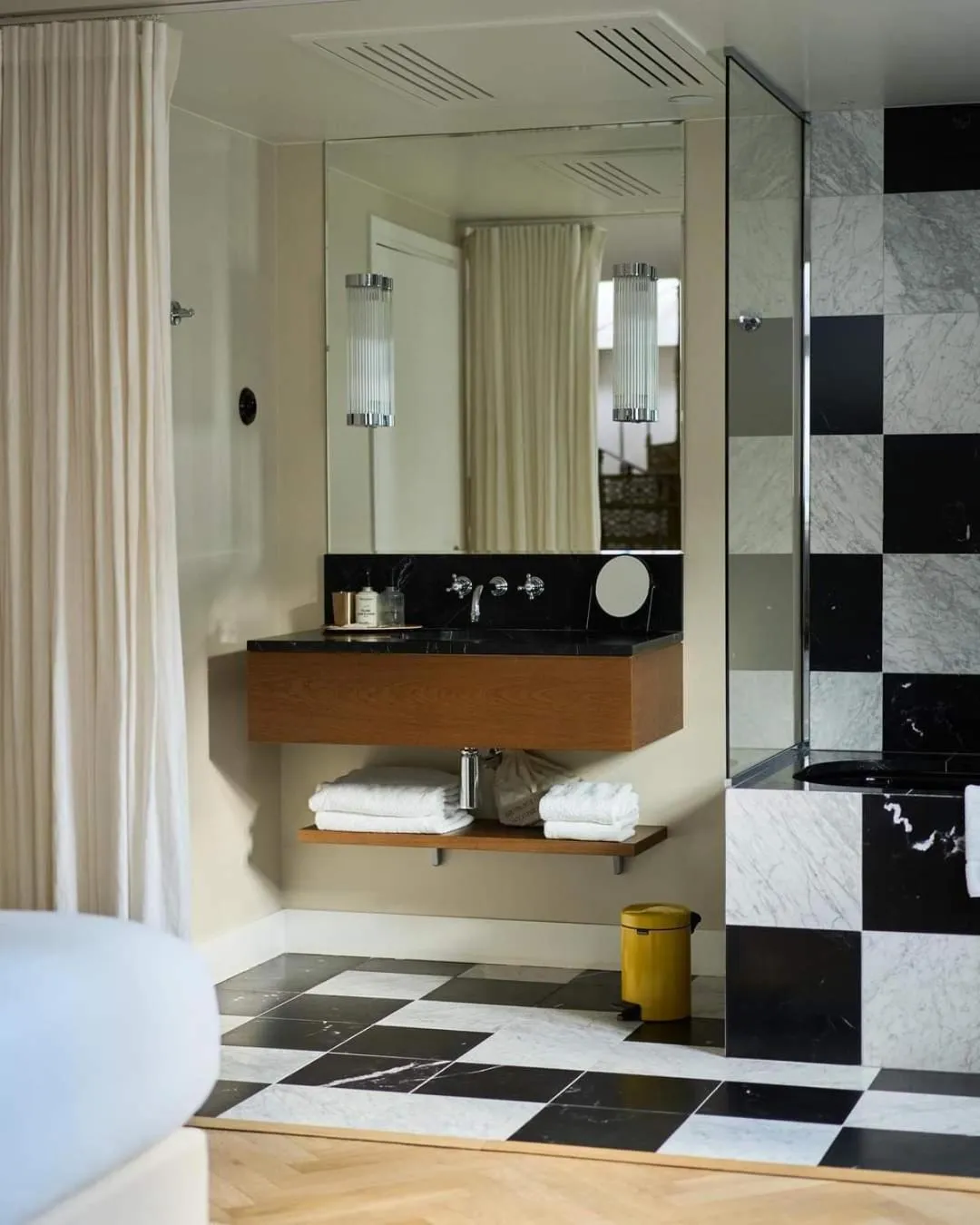 Bathroom in Hôtel du Sentier