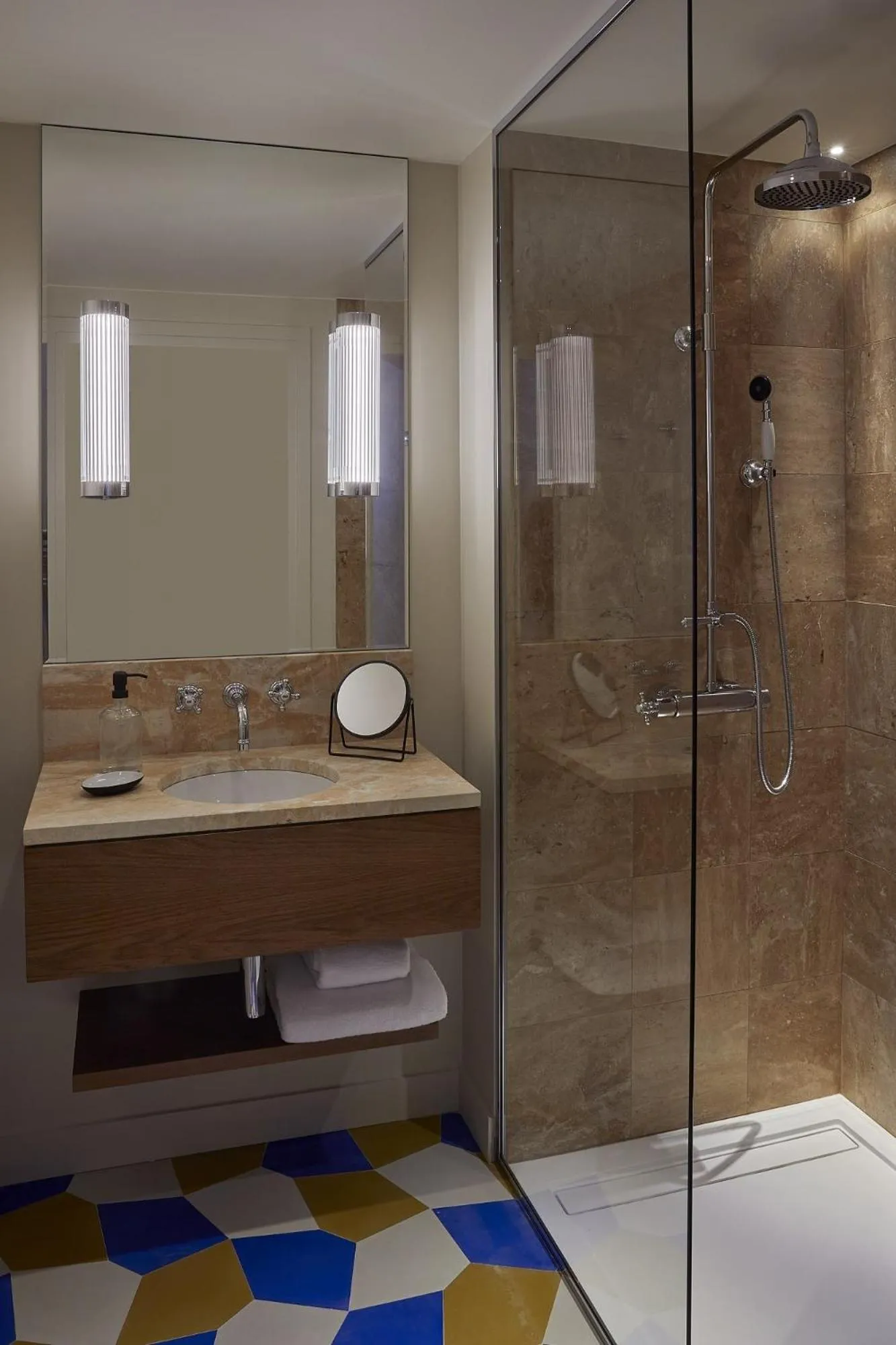 Bathroom in Hôtel du Sentier