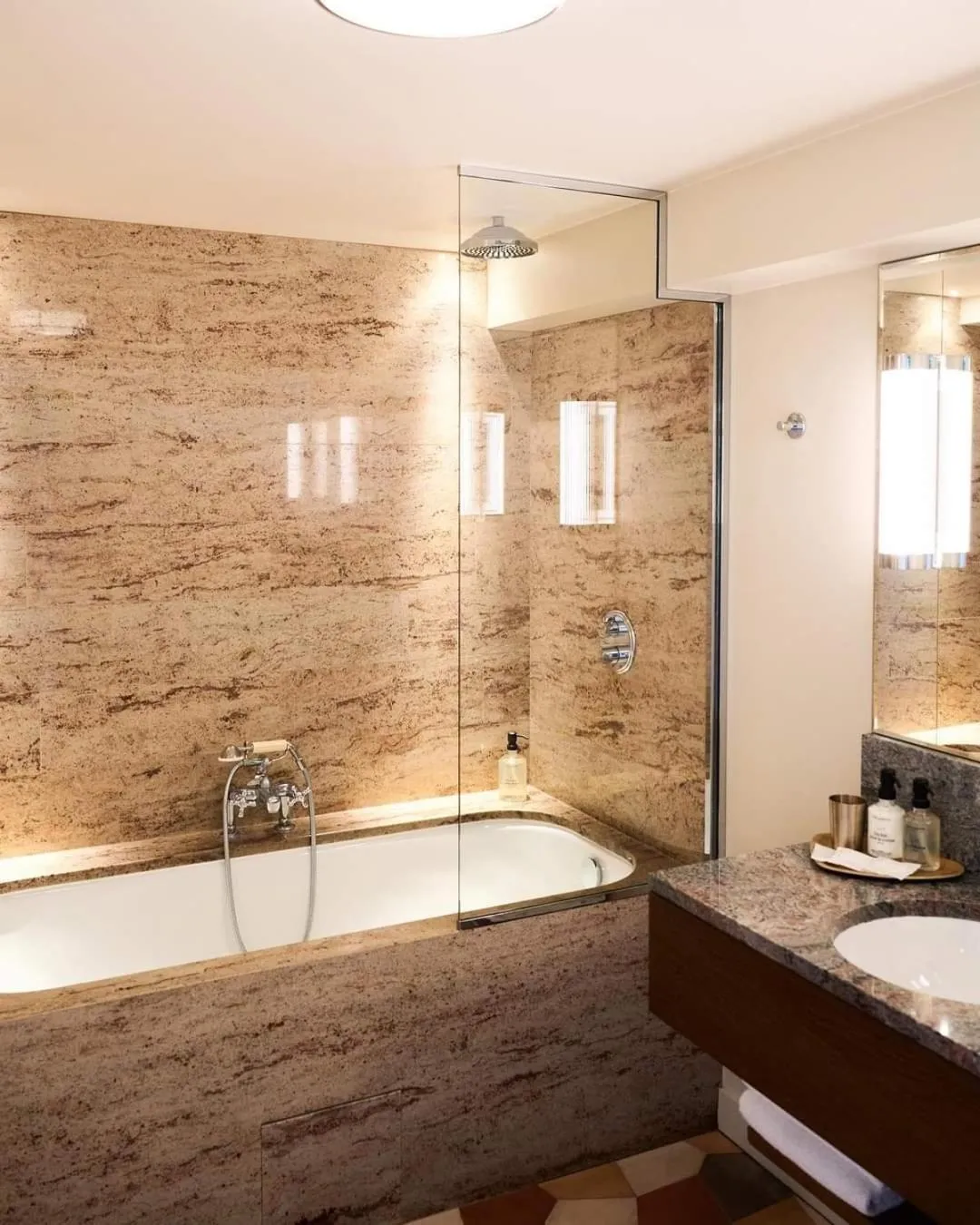 Bathroom in Hôtel du Sentier