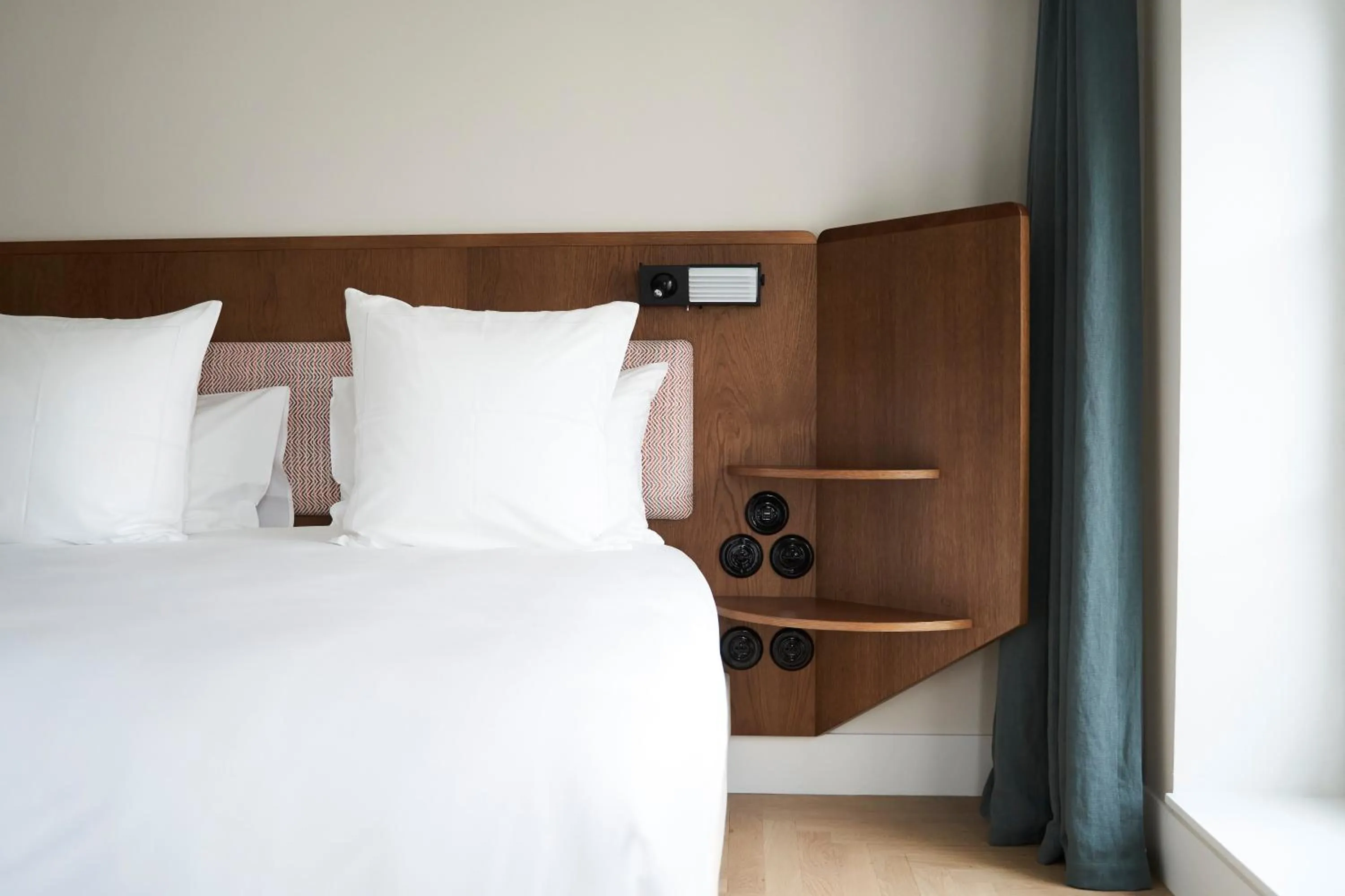 Bed in Hôtel du Sentier