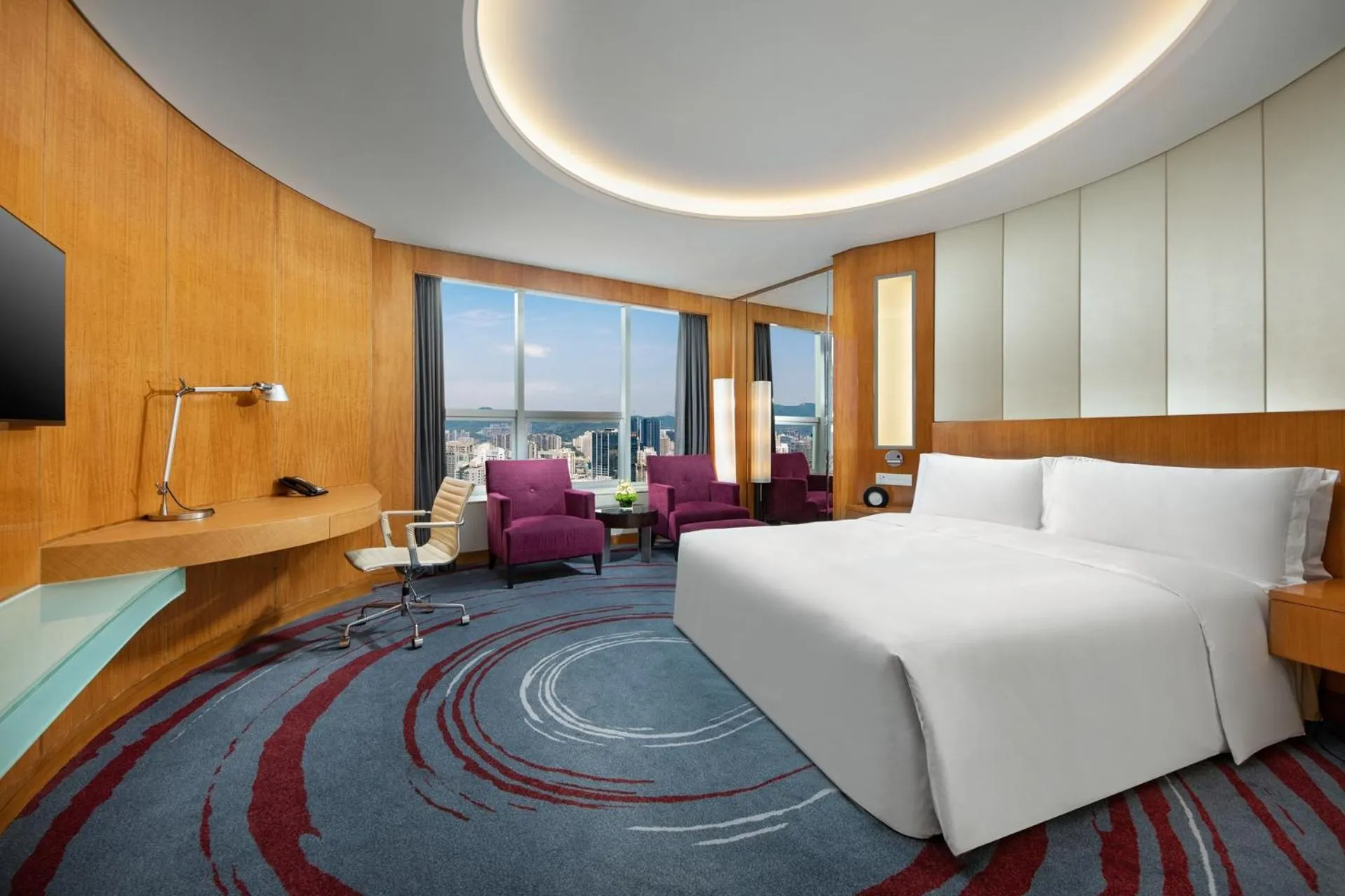 Bed in Crowne Plaza Shenzhen Futian