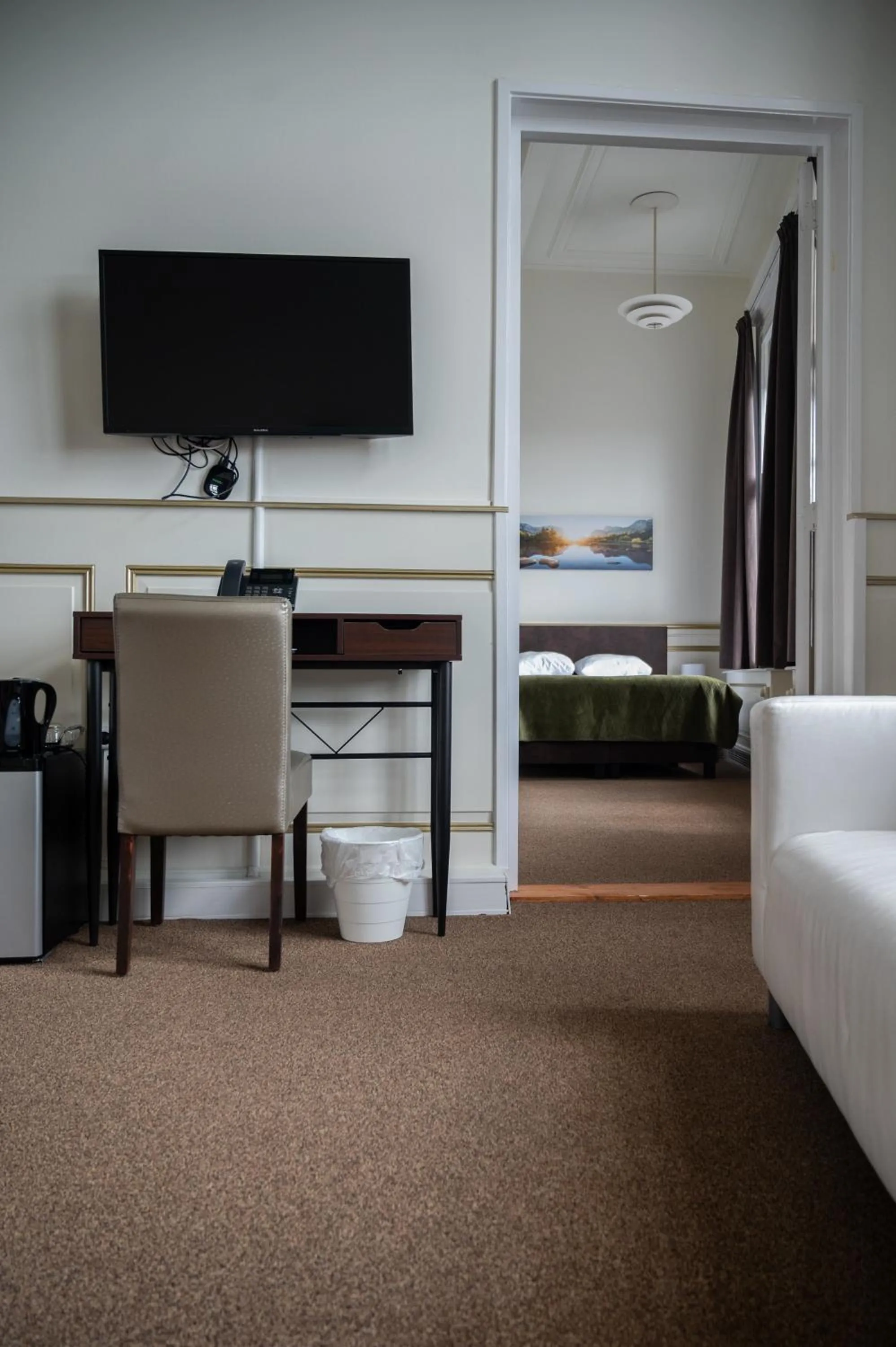 TV and multimedia, Bed in The Velvet Lodge