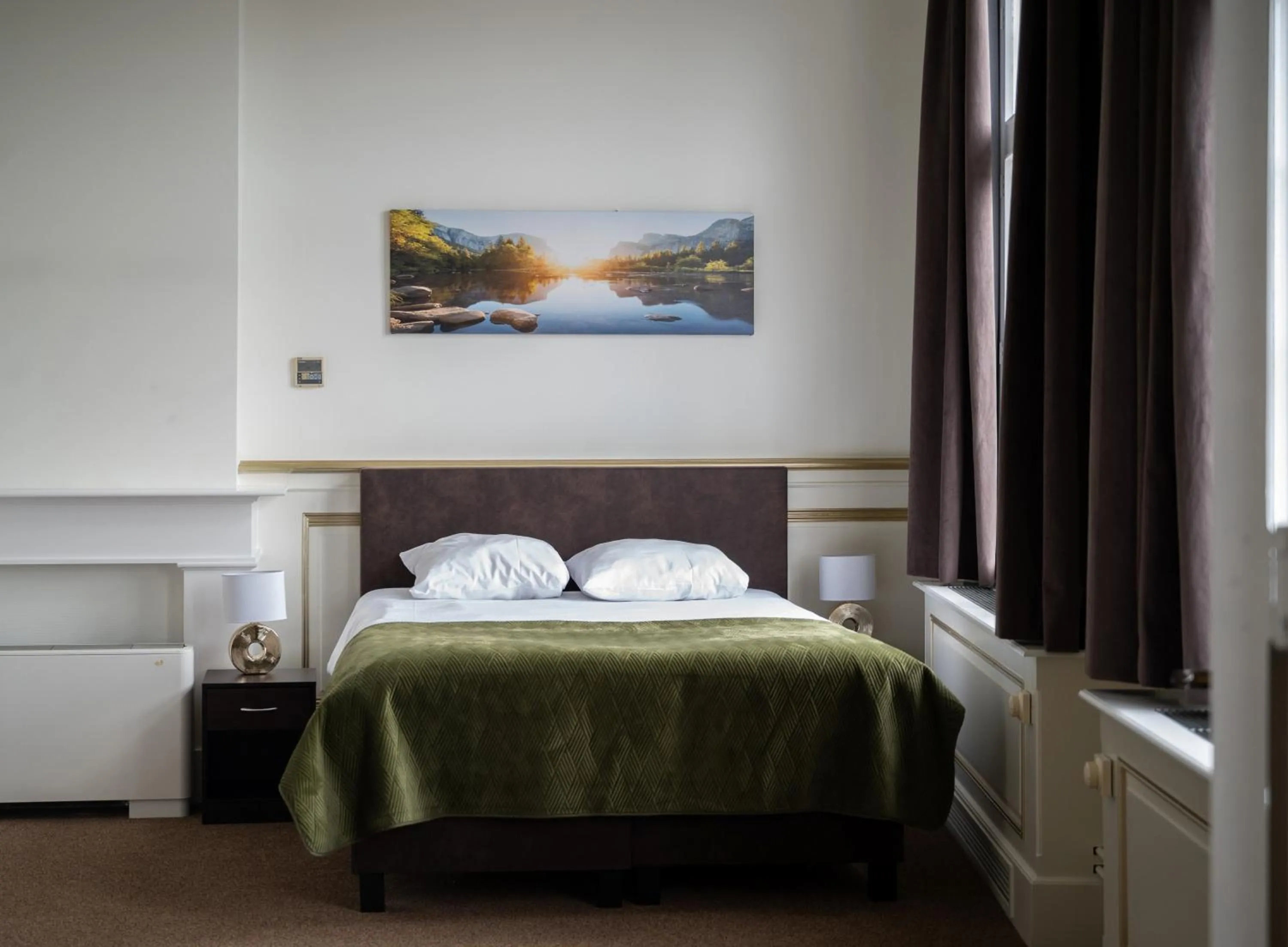 Bedroom, Bed in The Velvet Lodge