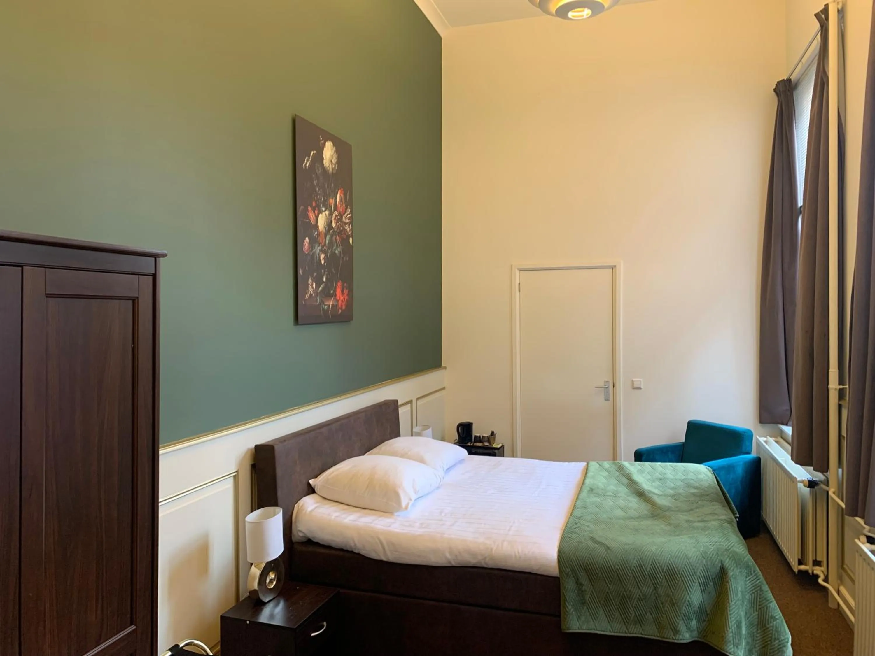 Bed in The Velvet Lodge