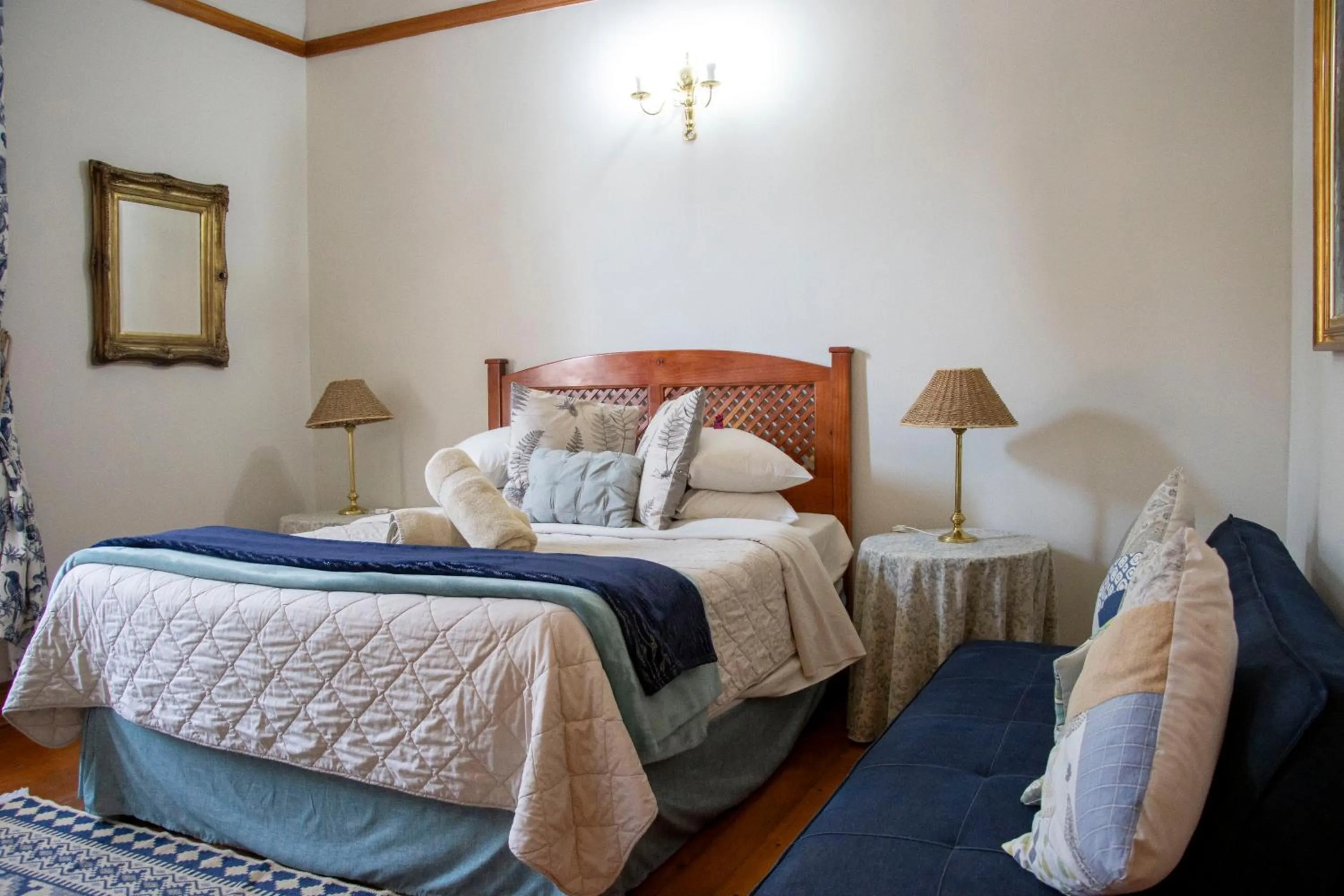 Bed in Oregon Place Guest House