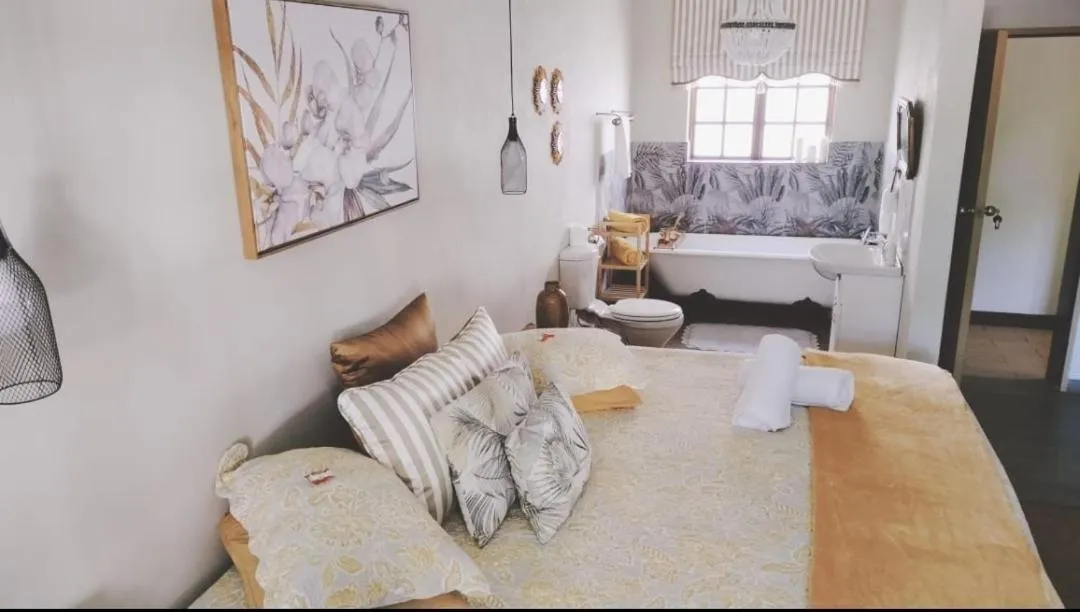 Bed in Oregon Place Guest House