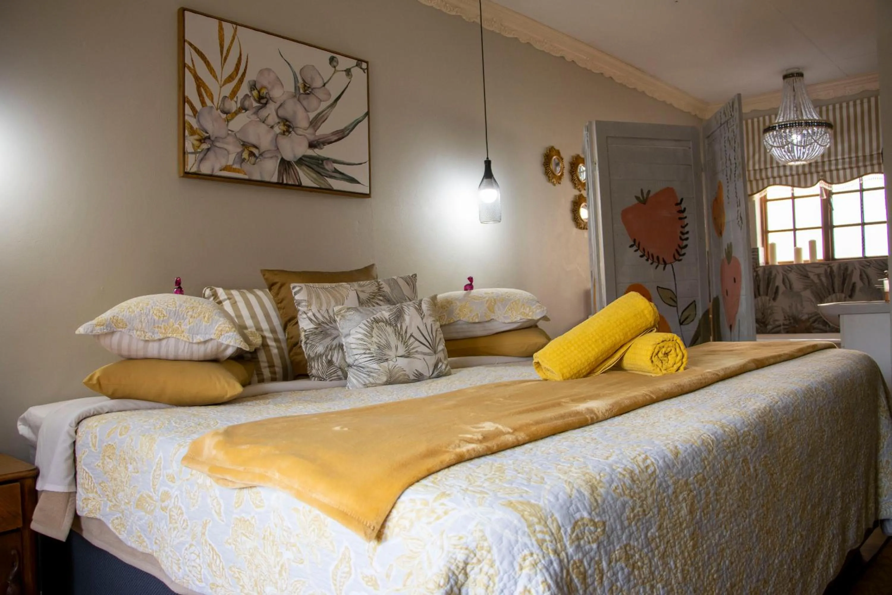 Bed in Oregon Place Guest House