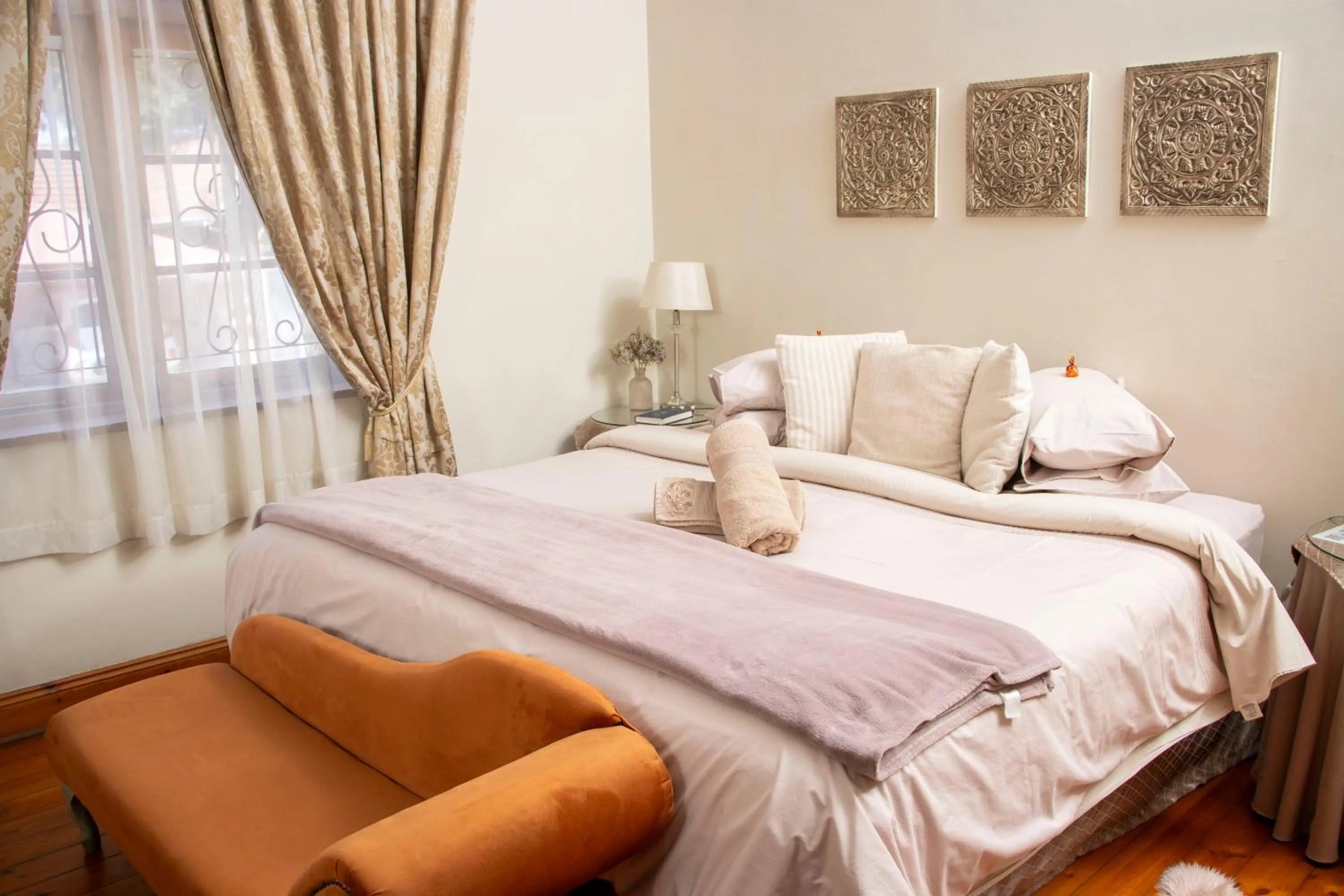 Bed in Oregon Place Guest House