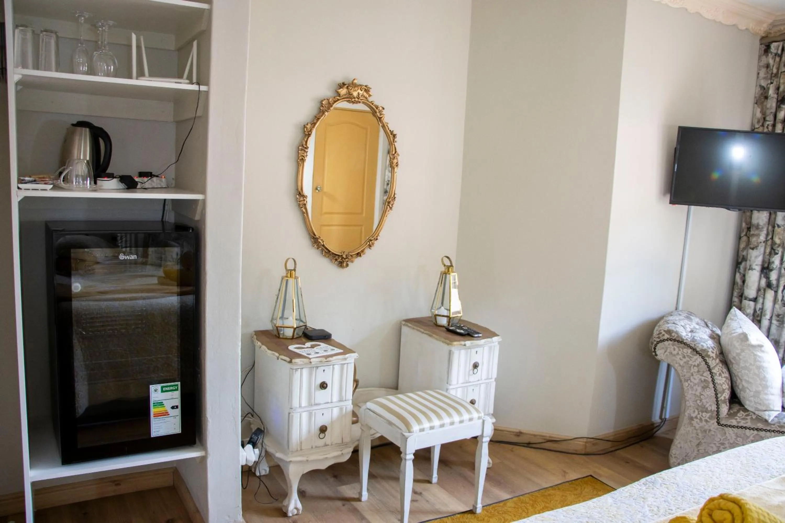 TV and multimedia in Oregon Place Guest House