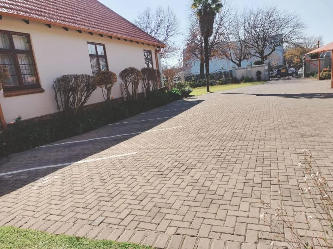 Parking in Oregon Place Guest House