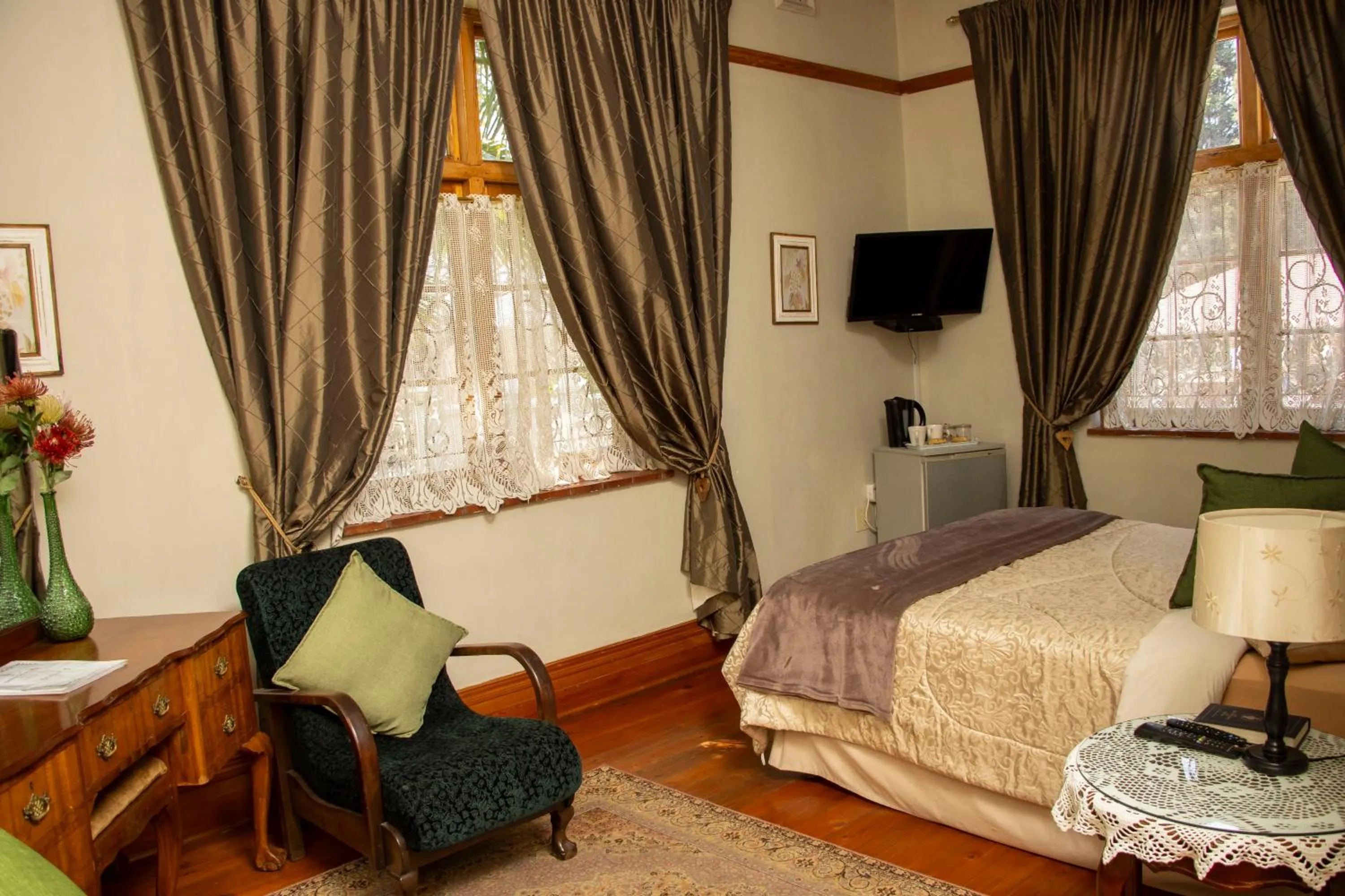 Bed in Oregon Place Guest House