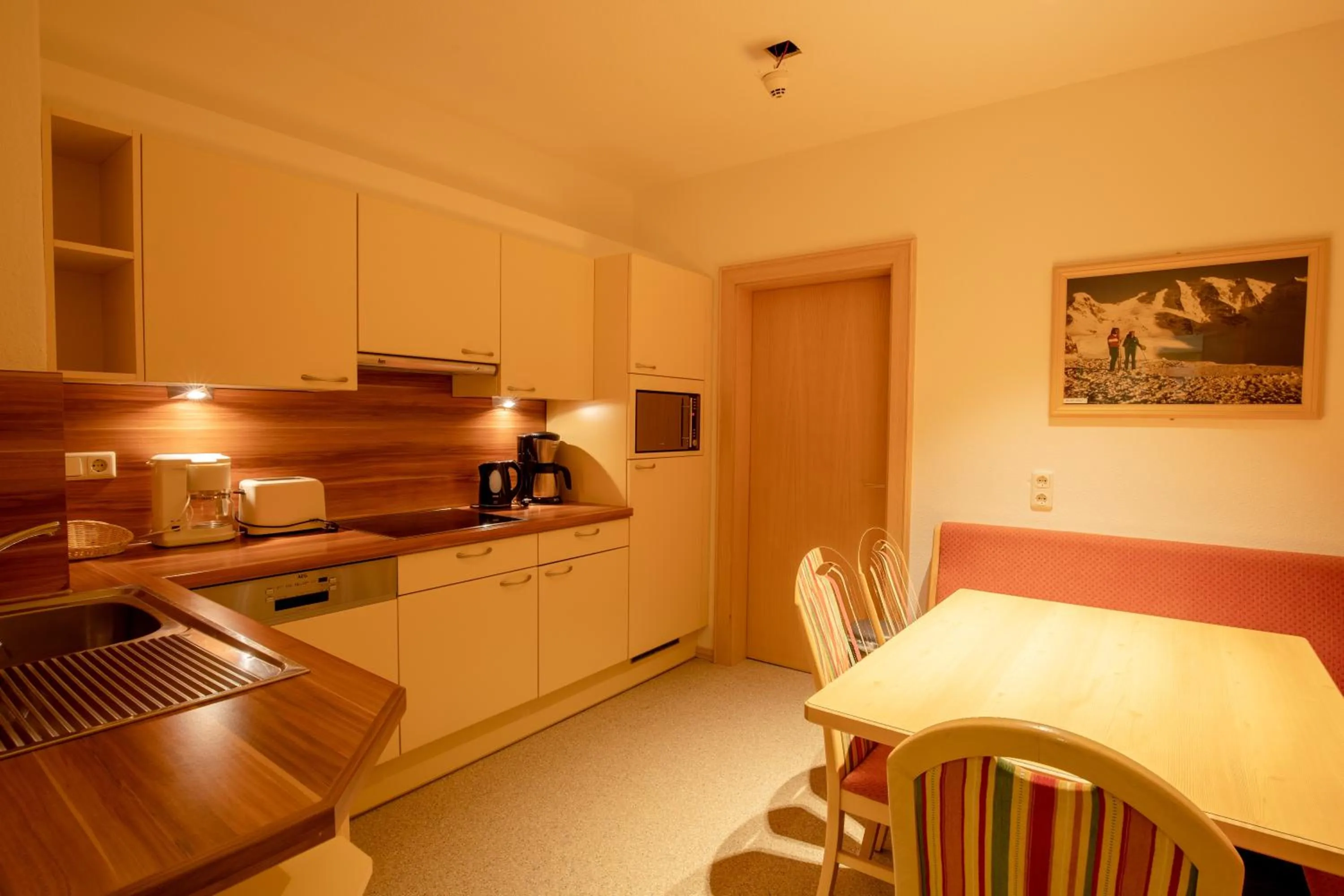 Kitchen or kitchenette in Hotel Garni Monte Bianco