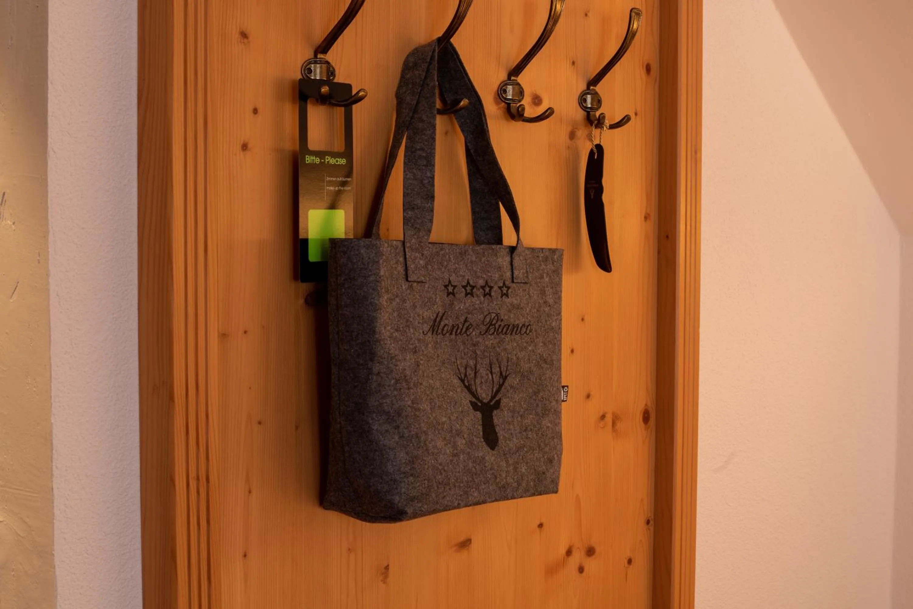 wardrobe in Hotel Garni Monte Bianco