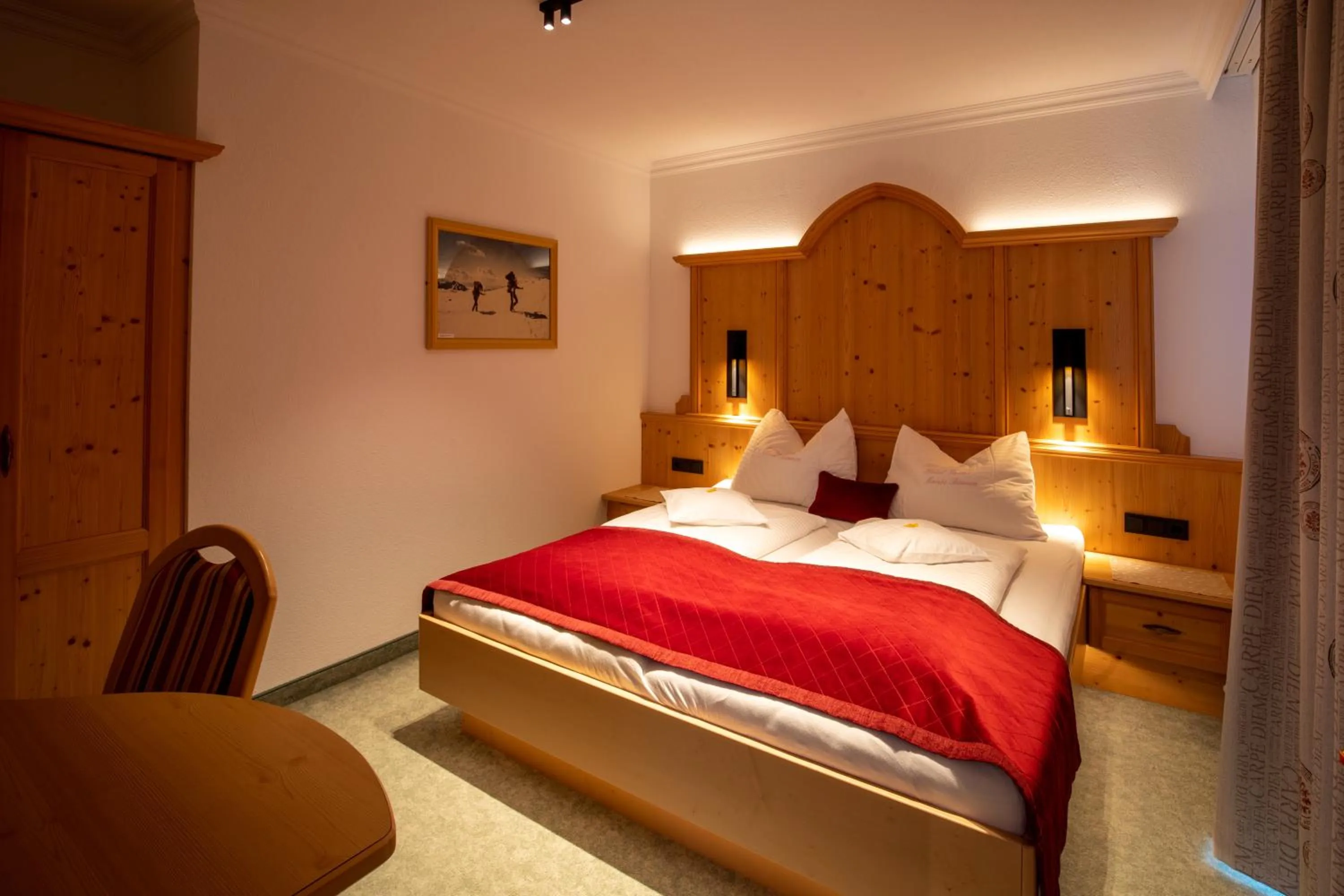 Photo of the whole room, Bed in Hotel Garni Monte Bianco