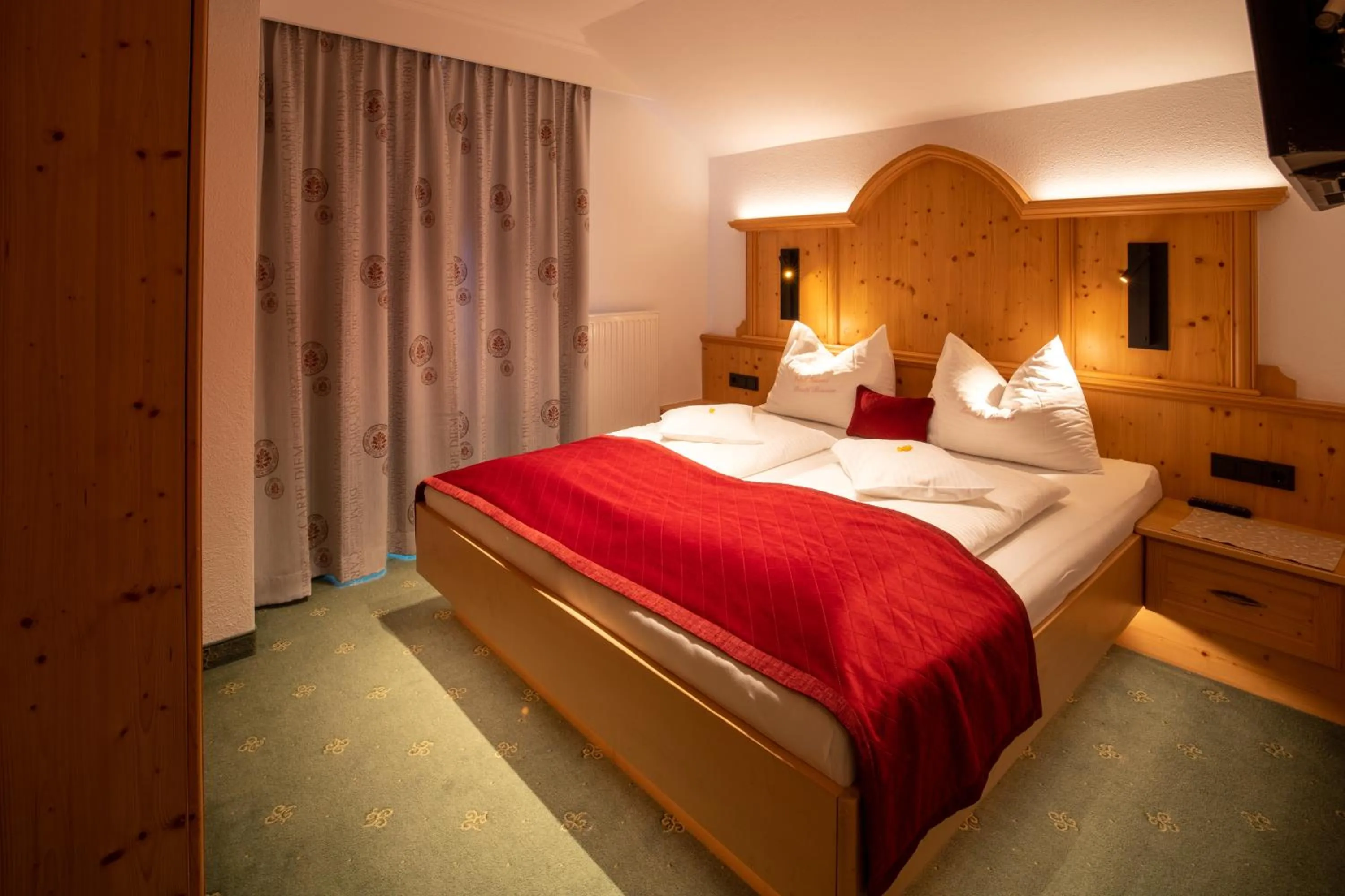 Photo of the whole room, Bed in Hotel Garni Monte Bianco