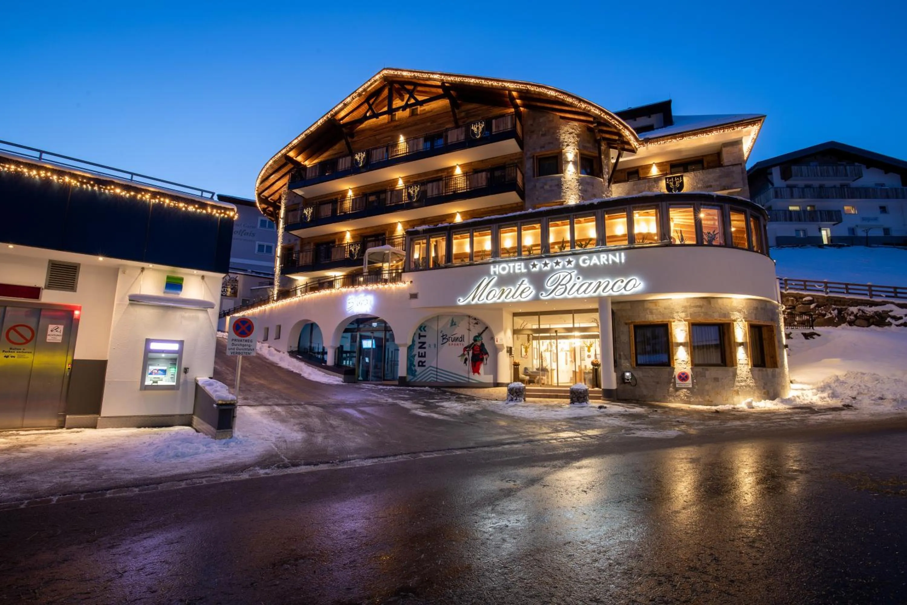 Property building in Hotel Garni Monte Bianco