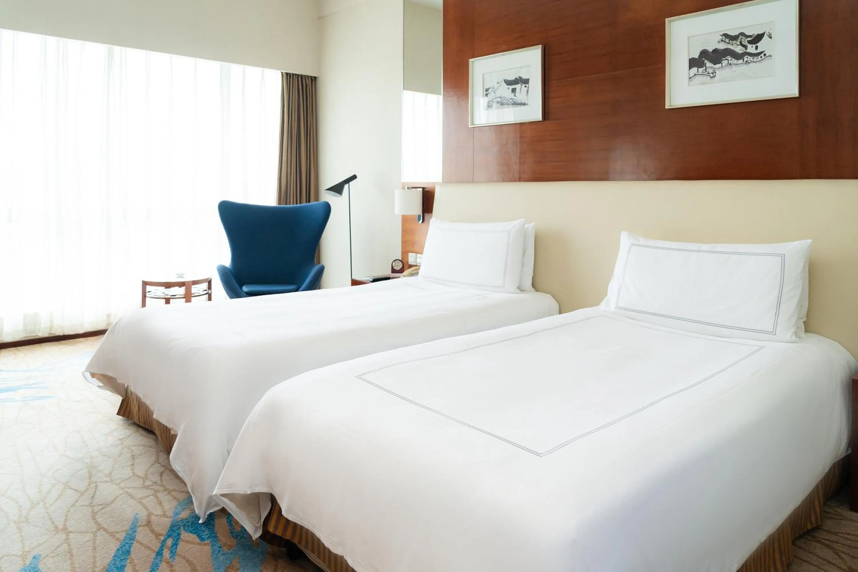 Photo of the whole room, Bed in Paradox Kunshan