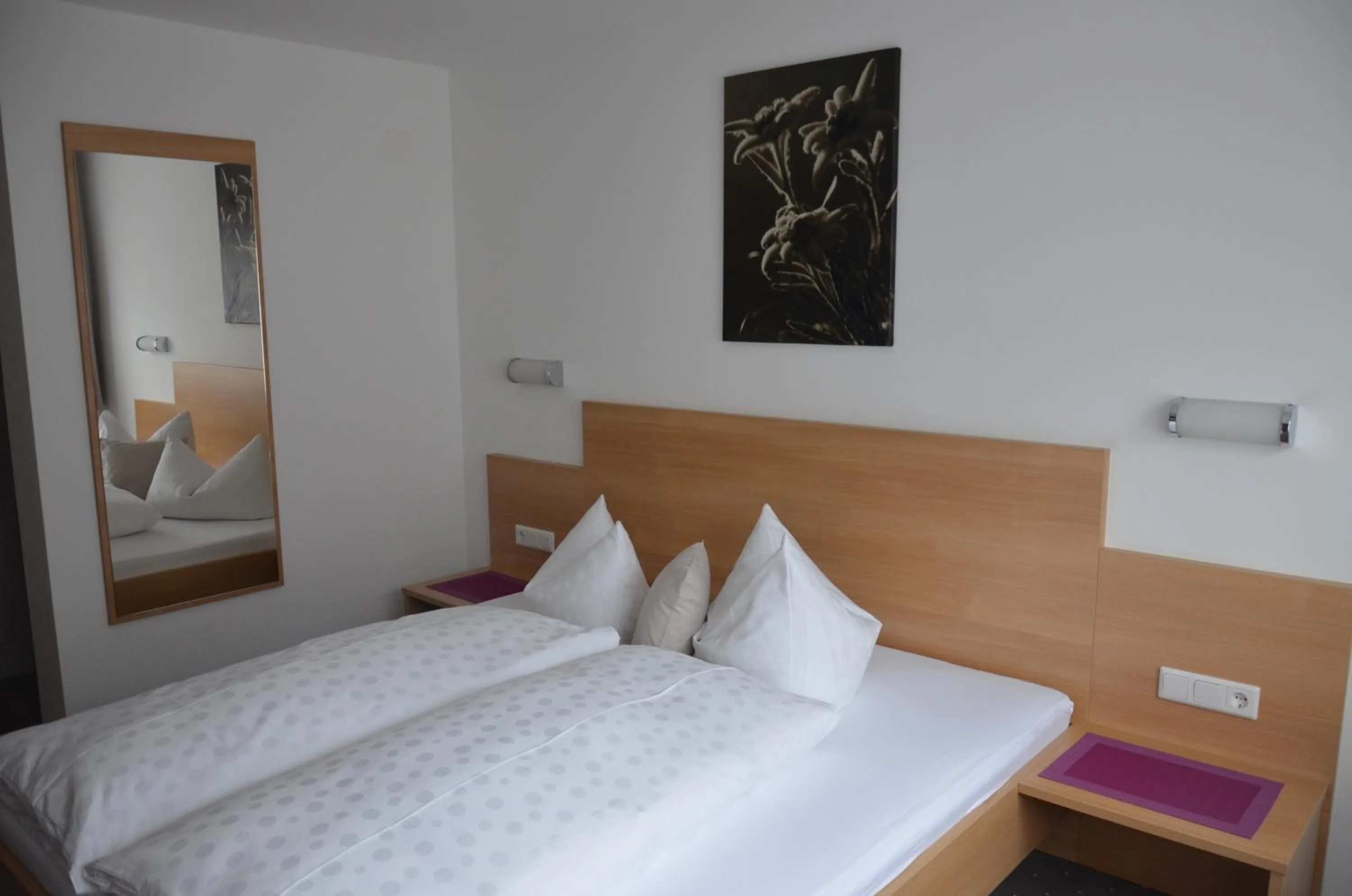 Bed in Hotel Garni Sport Sonneck