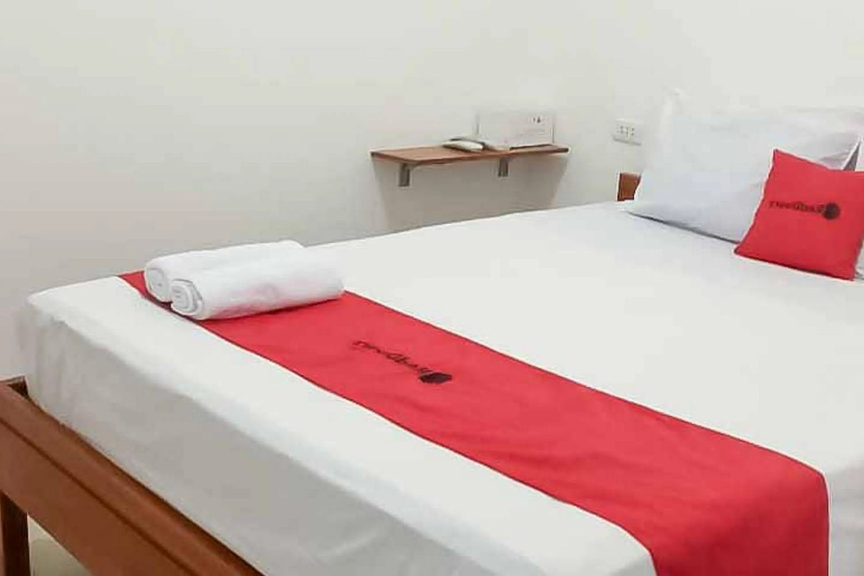 Bed in RedDoorz Plus near Universitas Saburai Lampung
