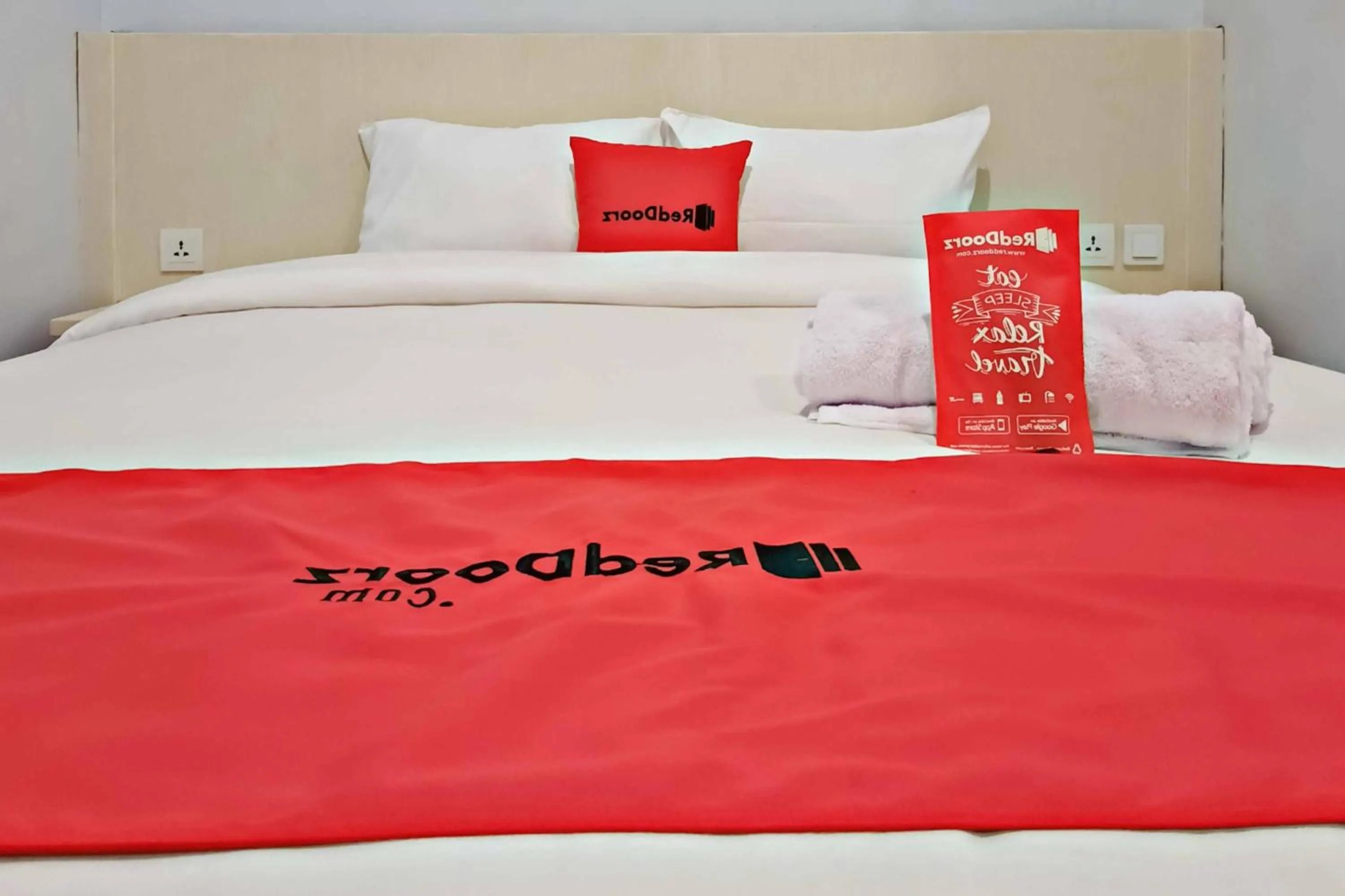 Property building, Bed in RedDoorz at CBD Polonia Medan