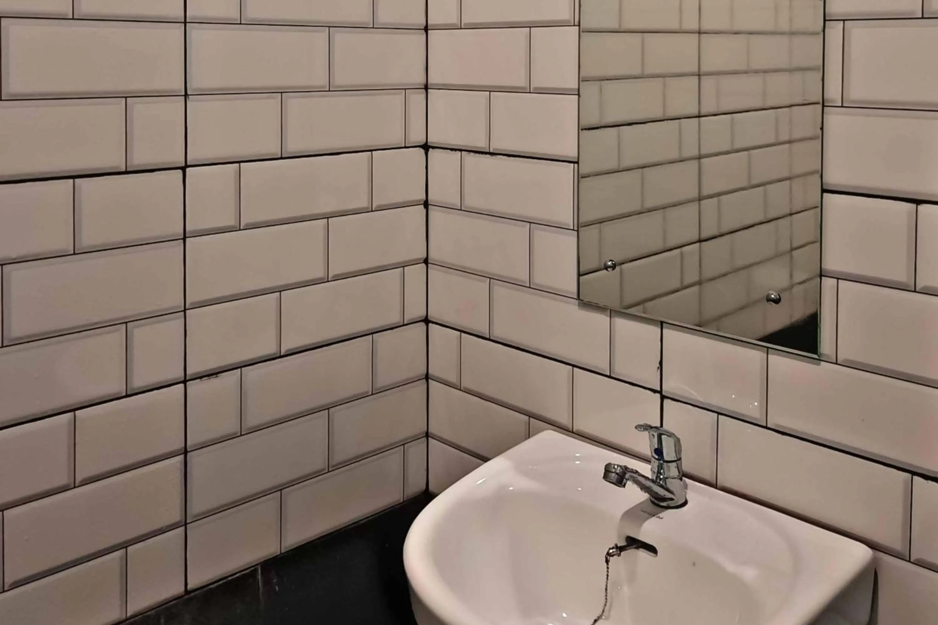 Property building in RedDoorz at CBD Polonia Medan