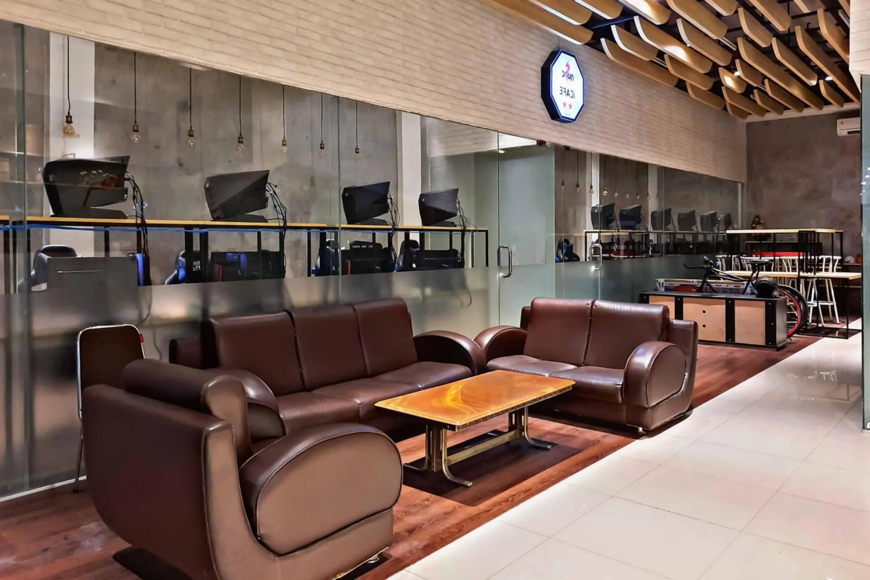 Facade/entrance in RedDoorz at CBD Polonia Medan