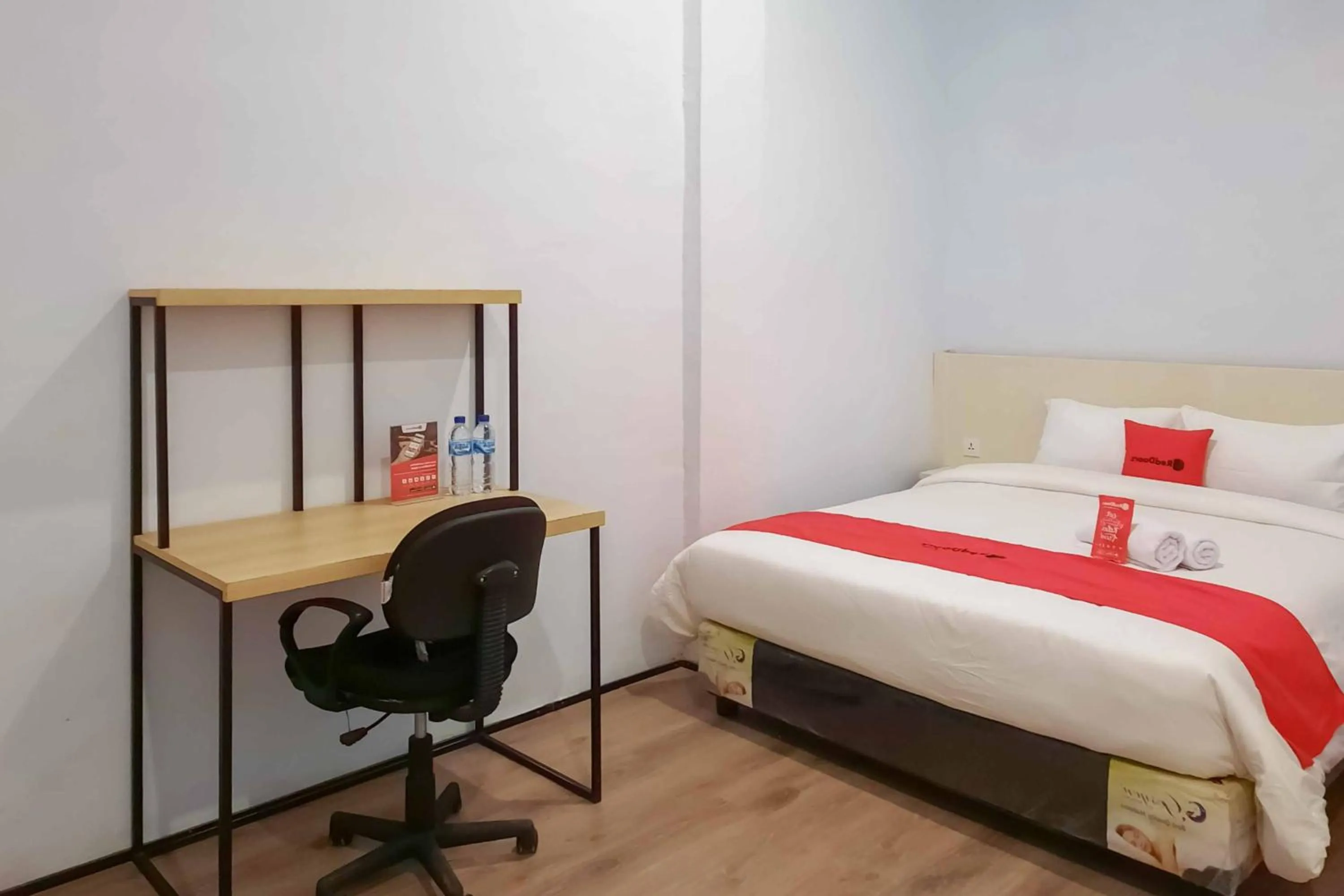 Property building, Bed in RedDoorz at CBD Polonia Medan