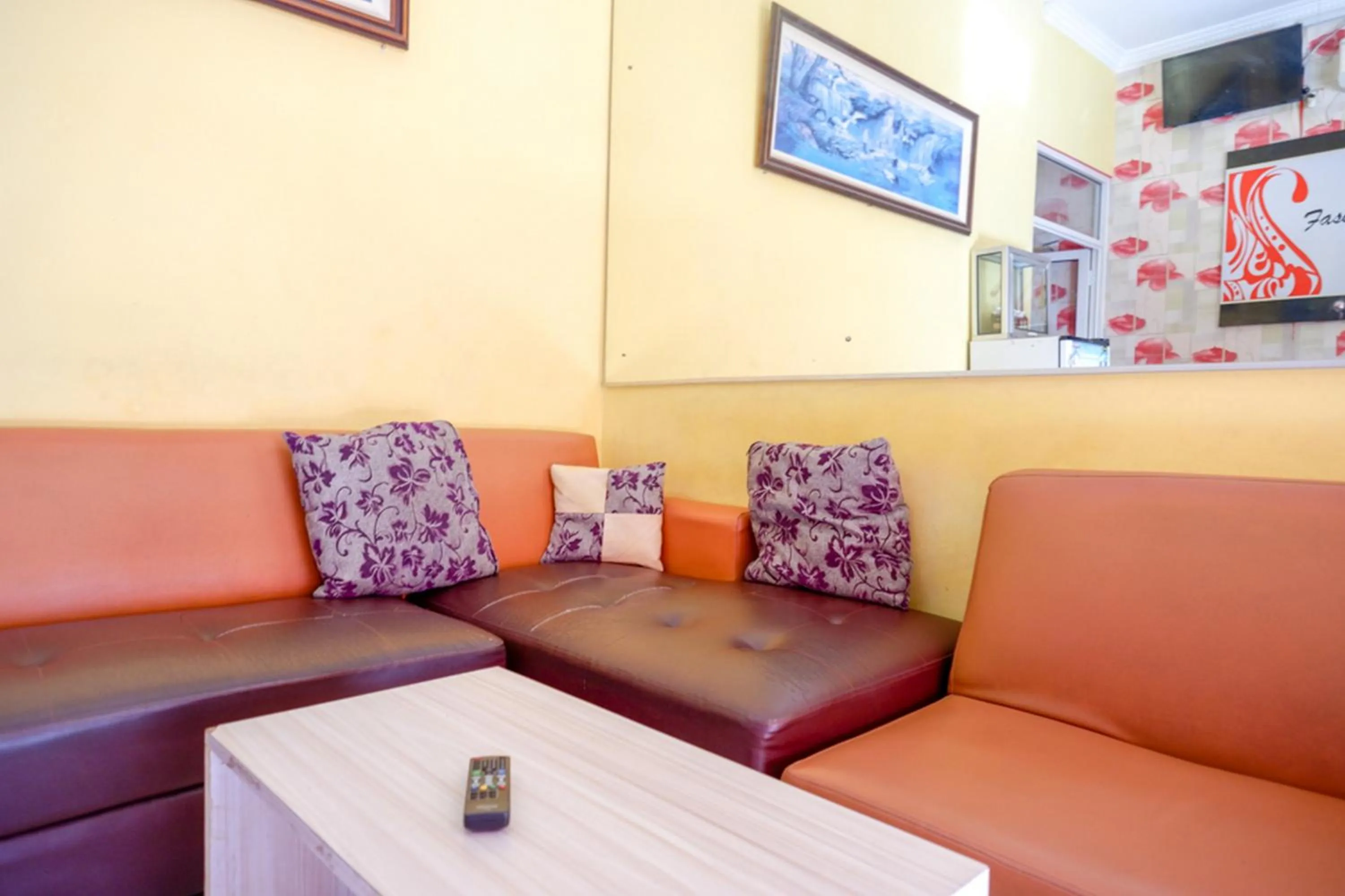 Property building in Pandawa Guest House At Ngaliyan Square Mitra RedDoorz