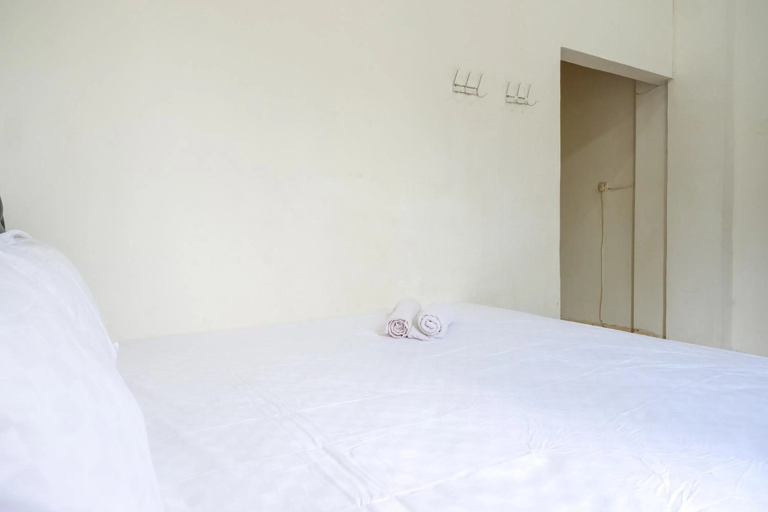 Property building in Pandawa Guest House At Ngaliyan Square Mitra RedDoorz