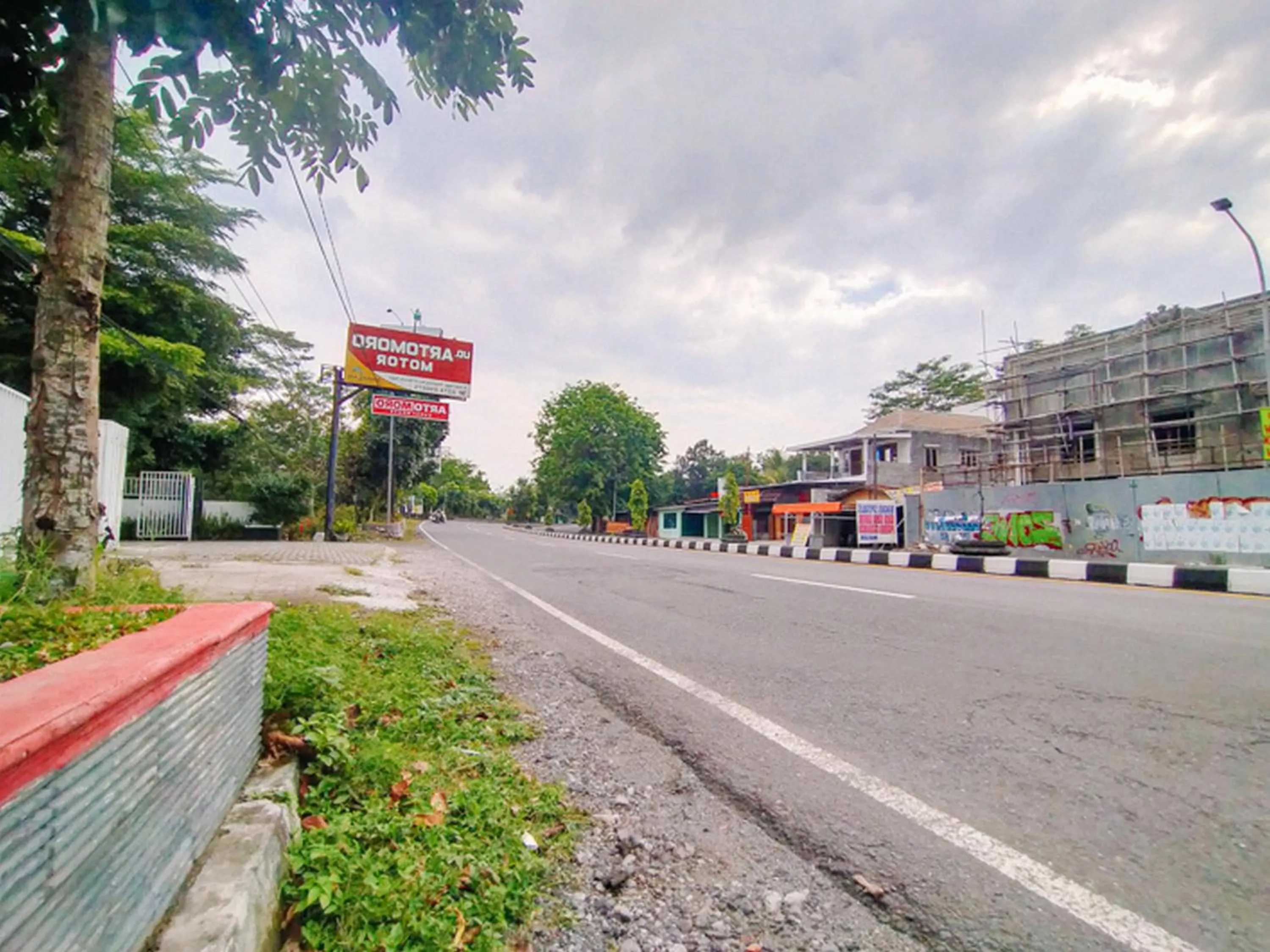 Property building in RedDoorz At Artomoro Guest House