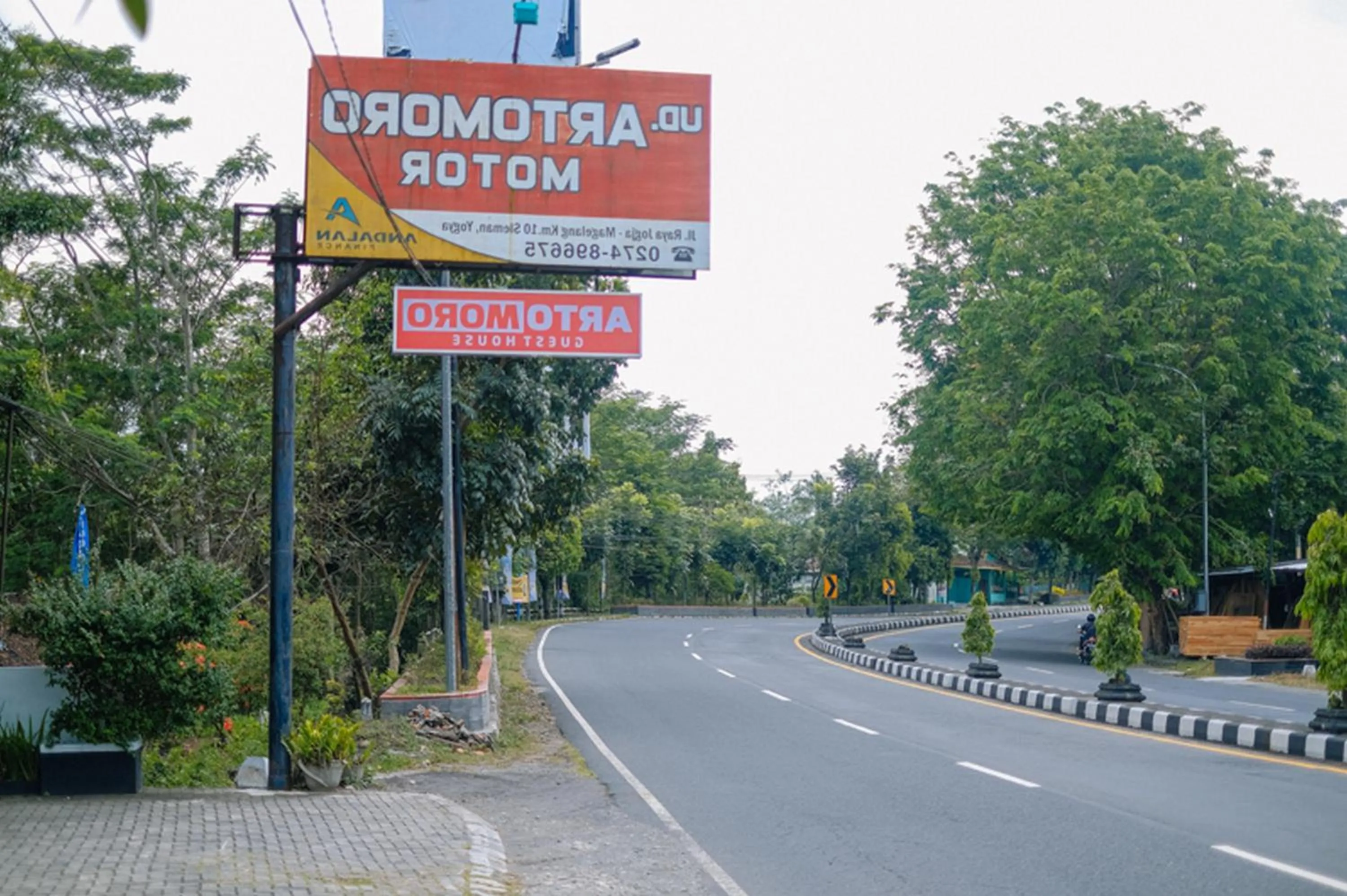 Property building in RedDoorz At Artomoro Guest House