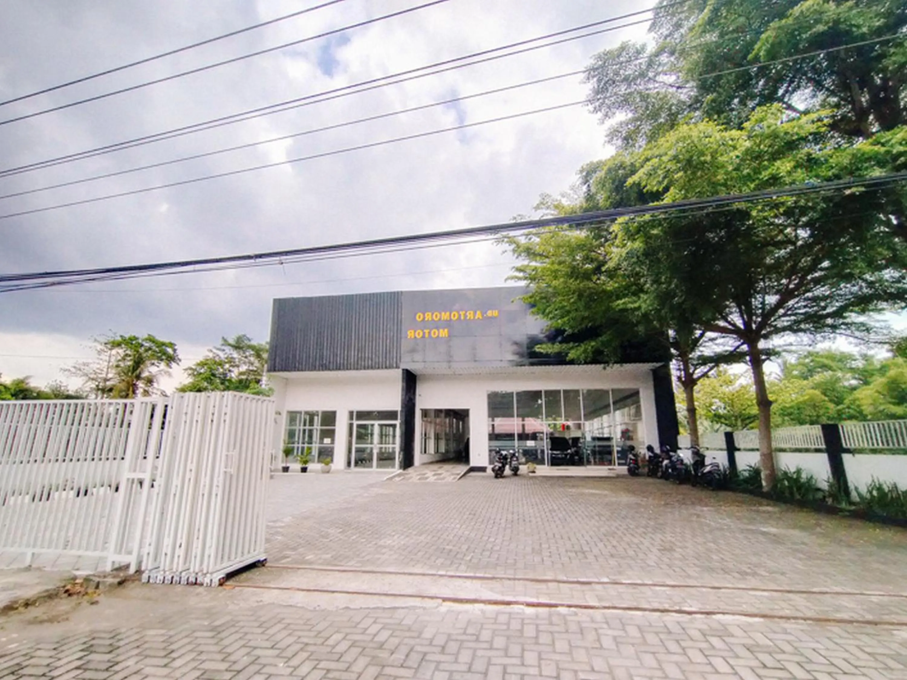 Property building in RedDoorz At Artomoro Guest House