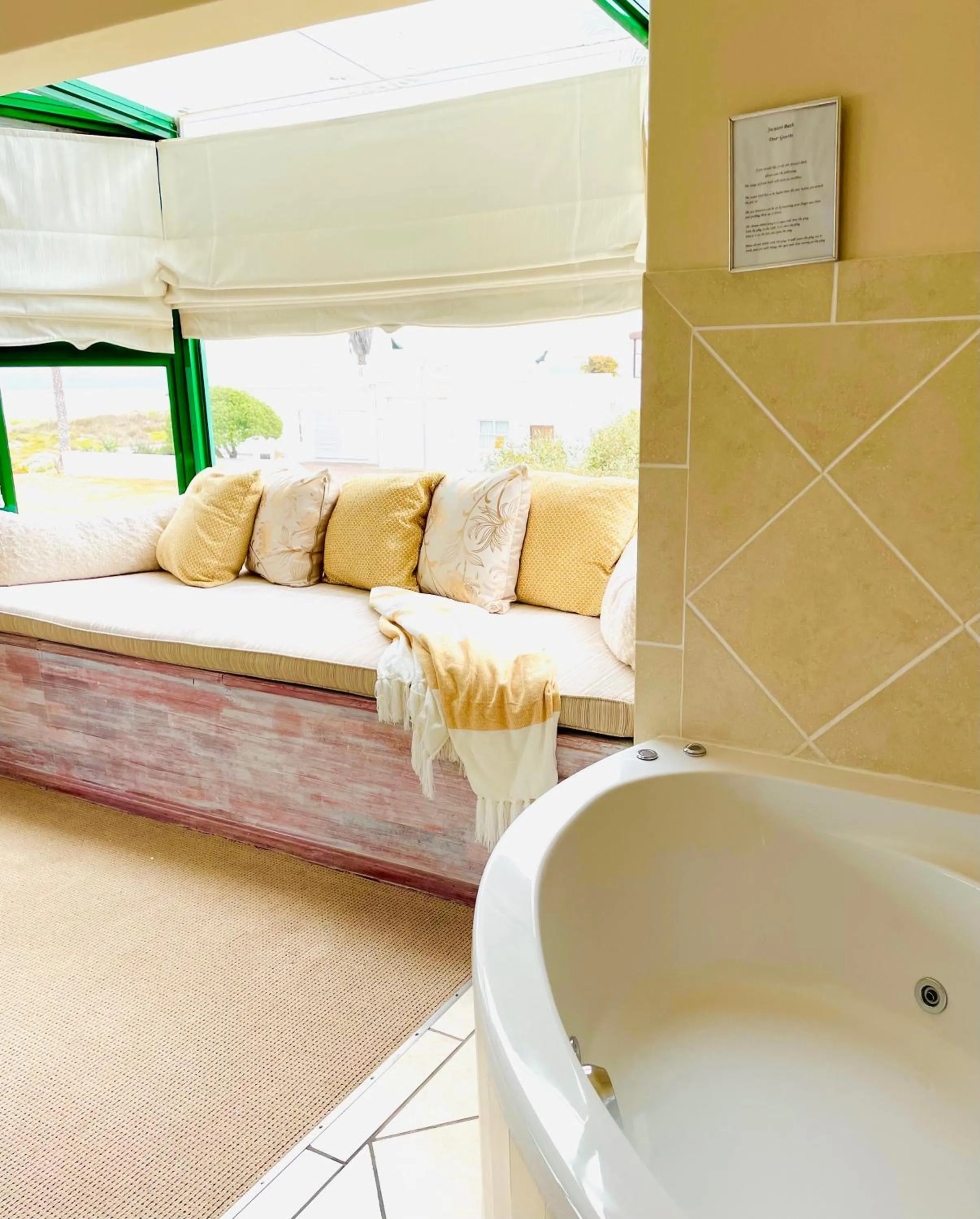 Seating area, Bed in Sandra's Guest House