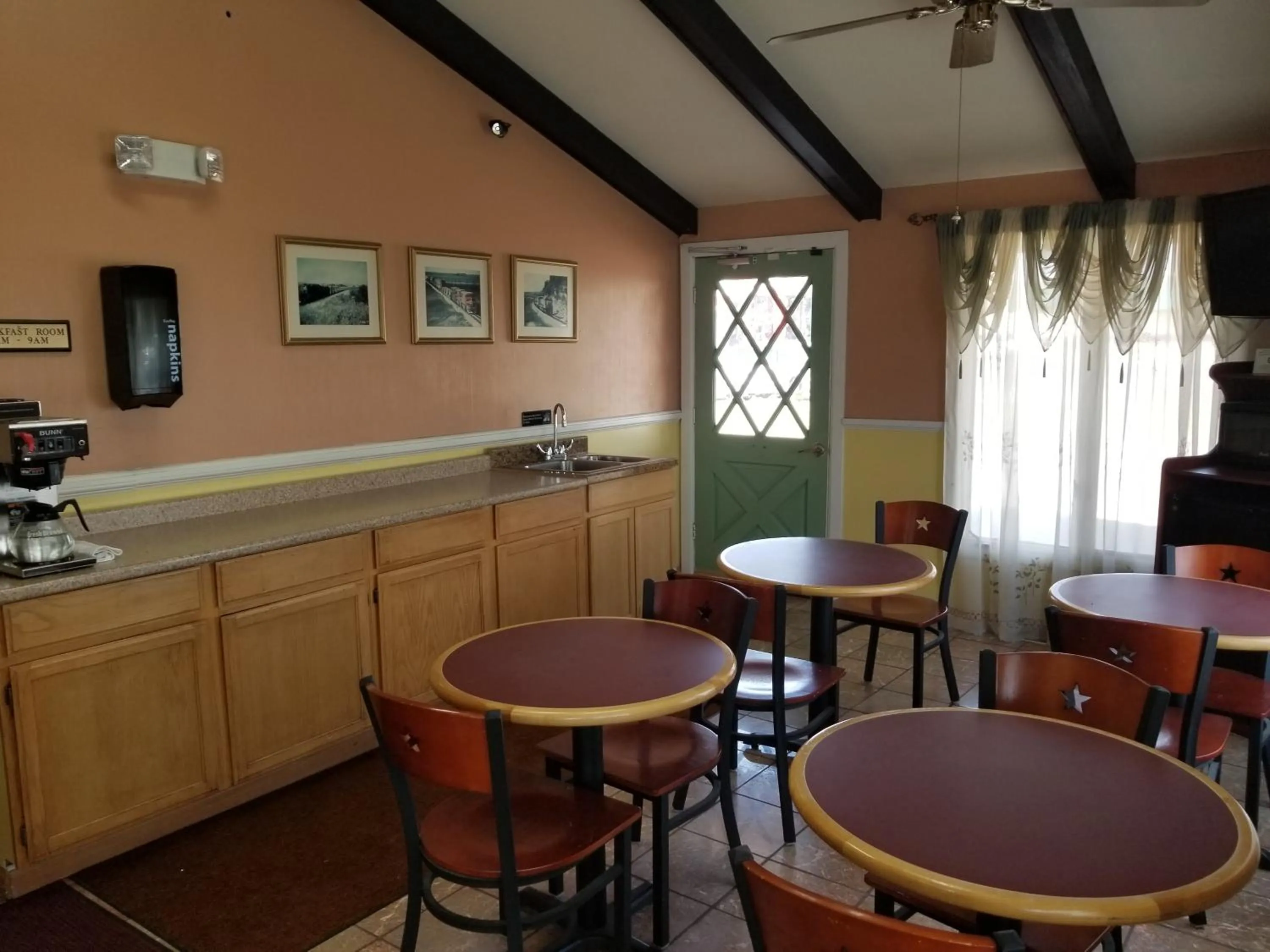 Breakfast in Americas Best Value Inn Arkansas City