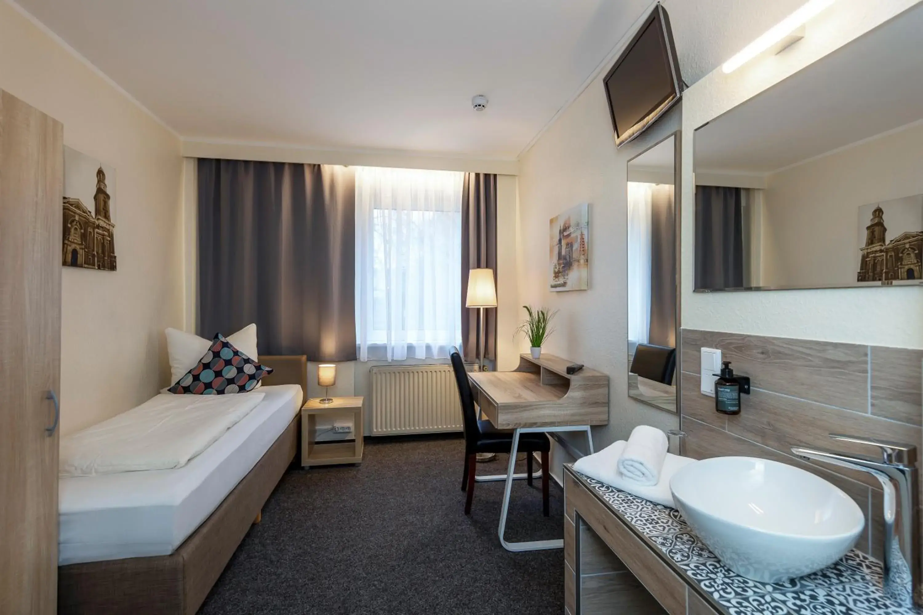 Single Room in Auto-Parkhotel Hamburg St Pauli Single Room in Auto-Parkhotel Hamburg St Pauli