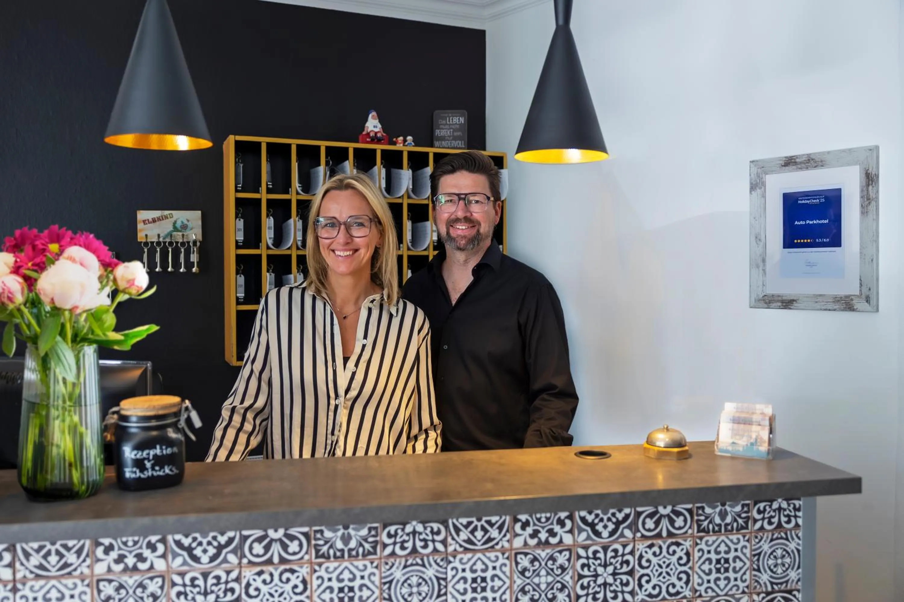 Staff in Auto-Parkhotel Hamburg St Pauli