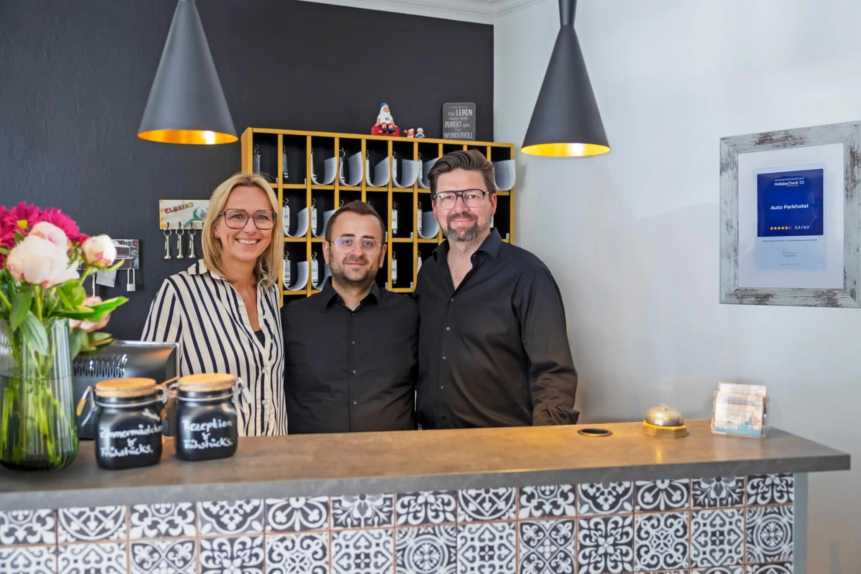 Staff in Auto-Parkhotel Hamburg St Pauli