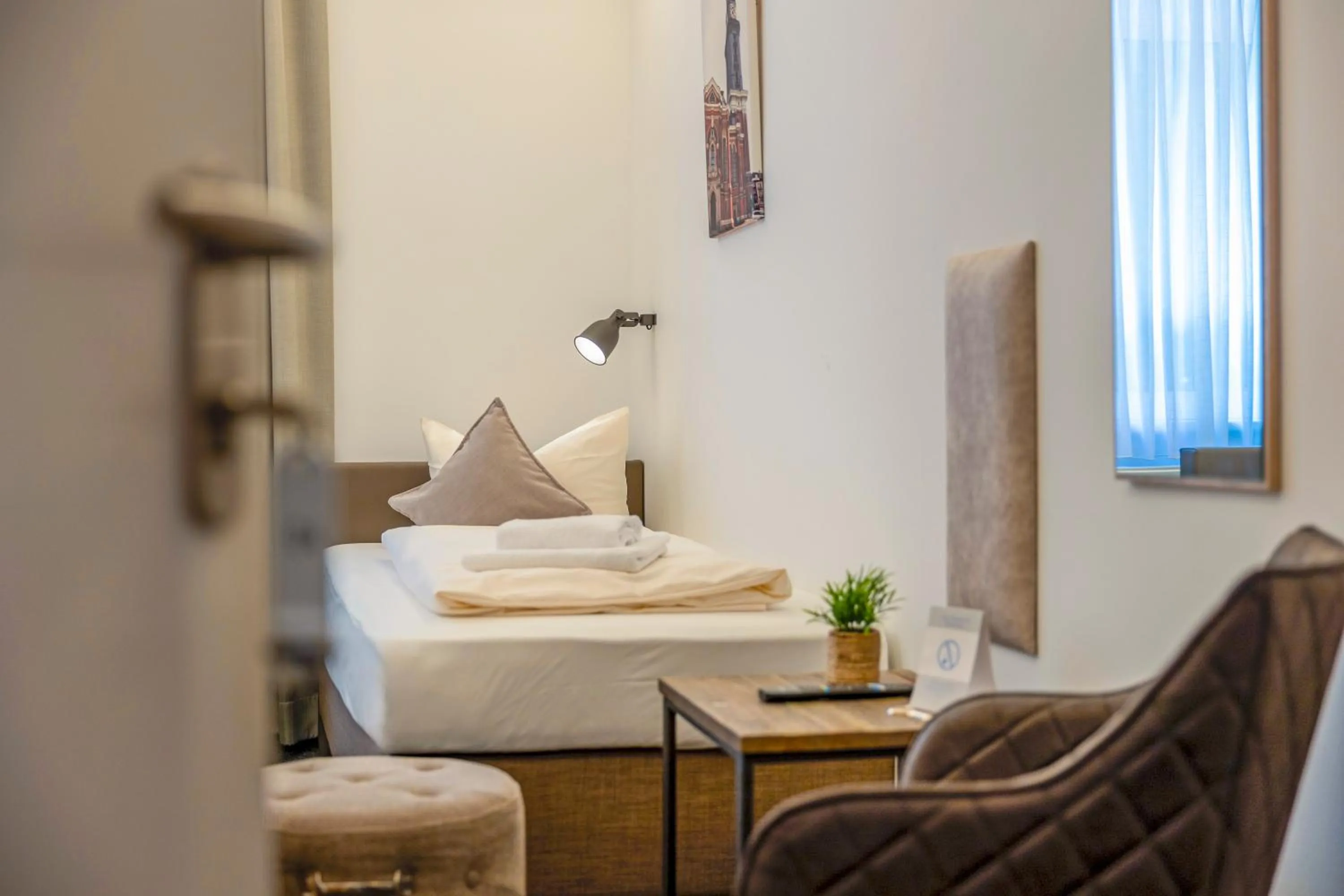 Photo of the whole room, Bed in Auto-Parkhotel Hamburg St Pauli