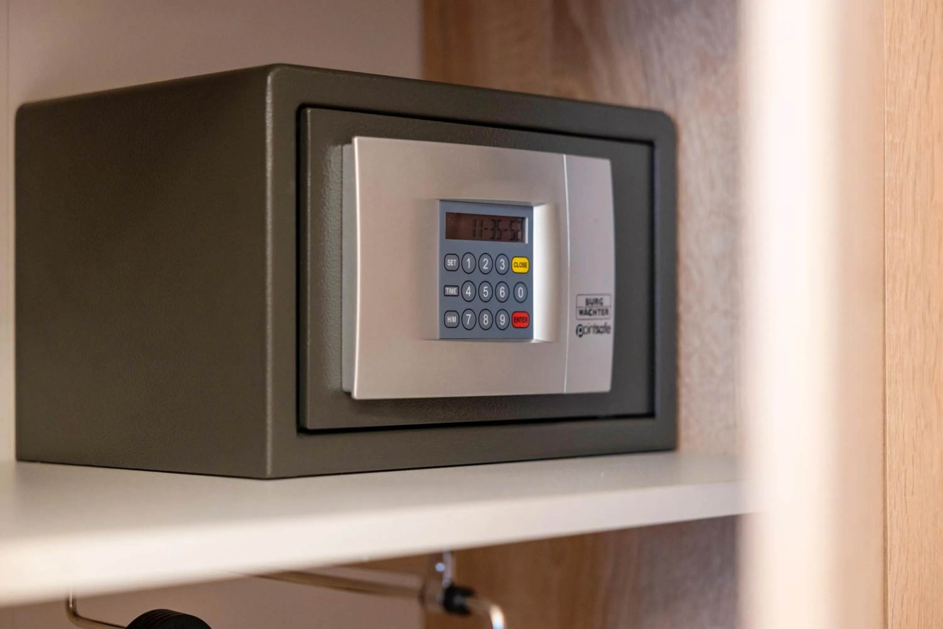 Photo of the whole room in Auto-Parkhotel Hamburg St Pauli